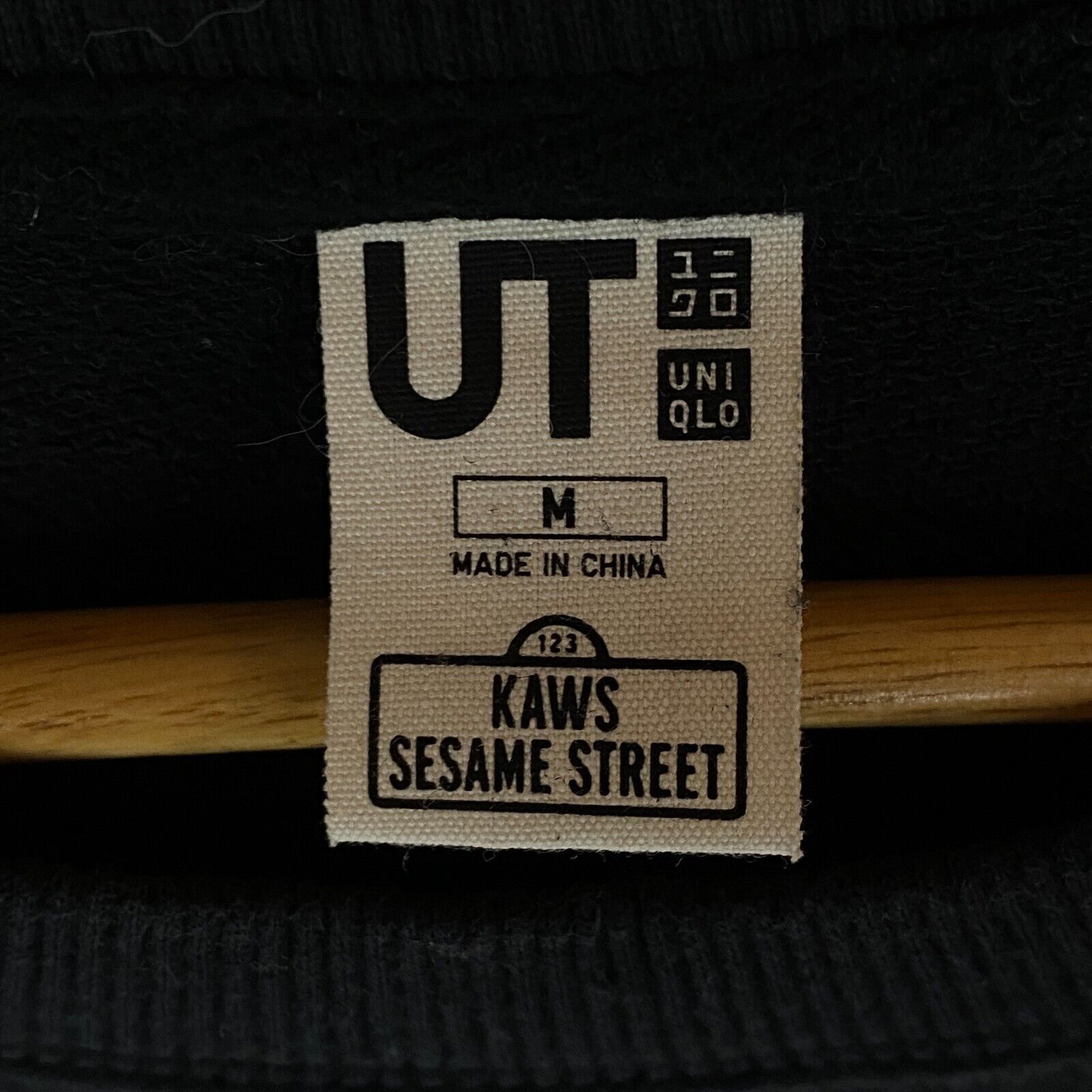 Uniqlo Uniqlo Kaws Sesame Street Sweatshirt Men's Size M Black ` Size US M / EU 48-50 / 2 - 4 Thumbnail