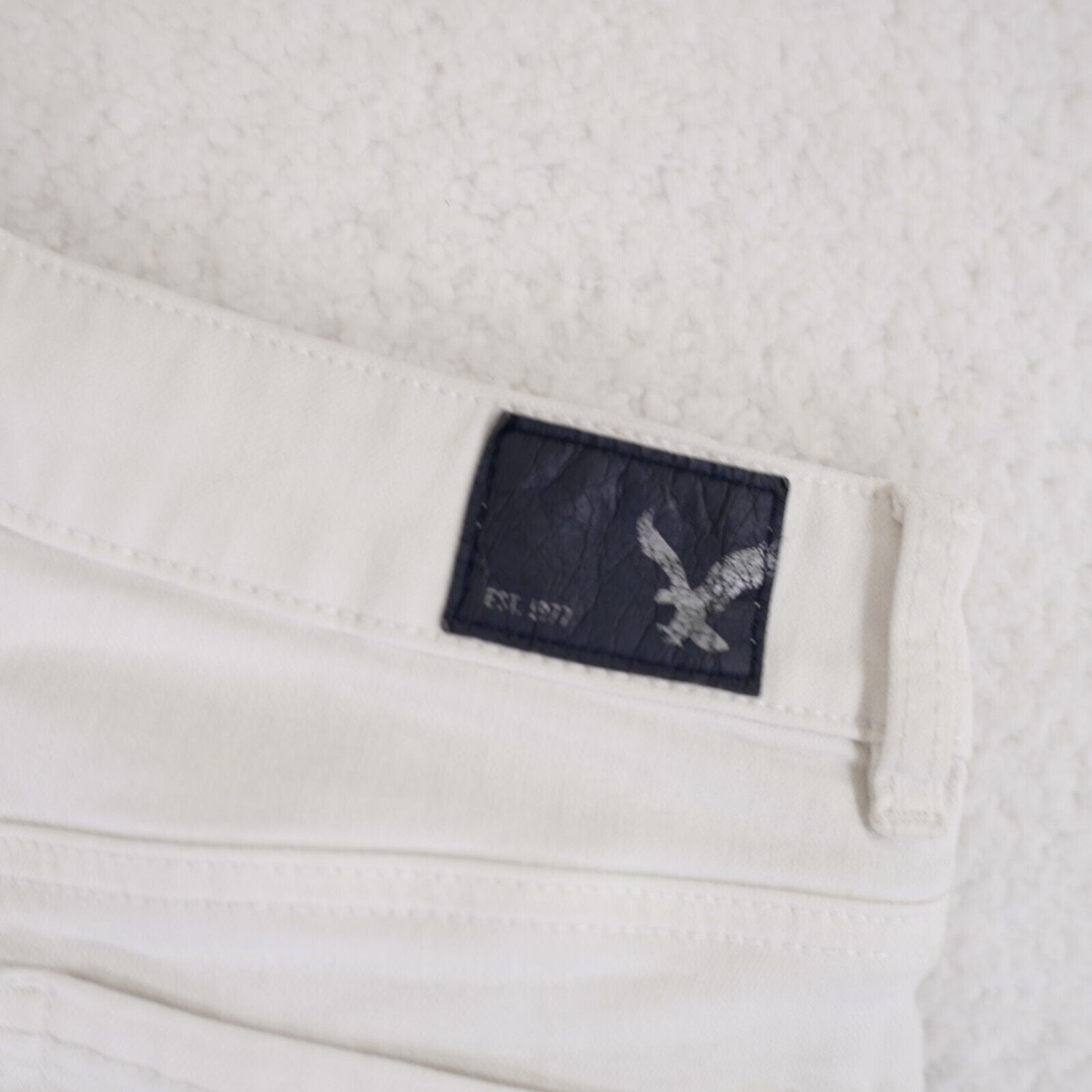 American Eagle Outfitters American Eagle White Denim Super Stretch Shorts Size 4 28/3 Size US 28 / EU 44 - 6 Thumbnail