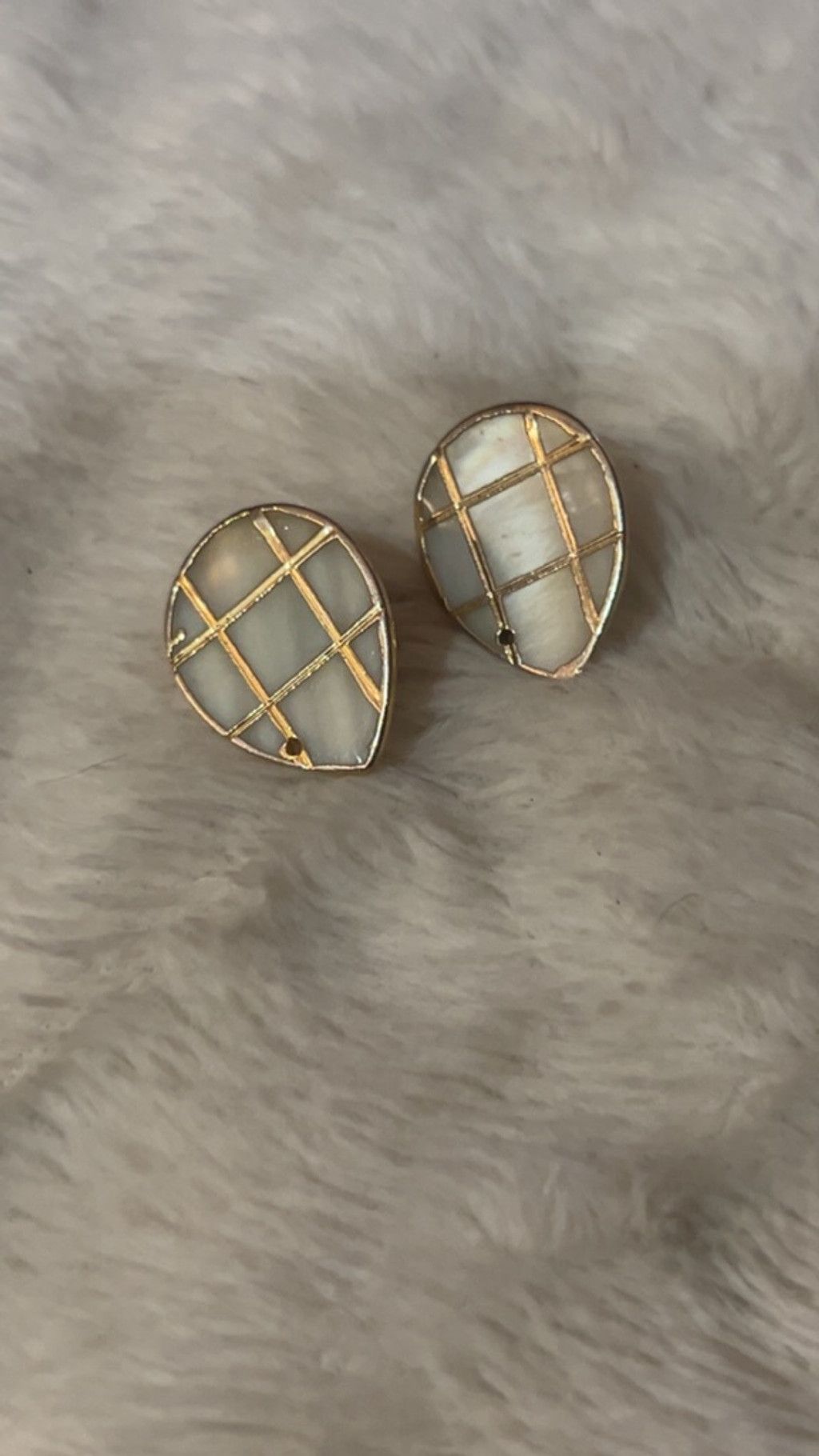 The Unbranded Brand Women's Unbranded Gold and White Teardrop Stud Earrings Size ONE SIZE - 2 Thumbnail
