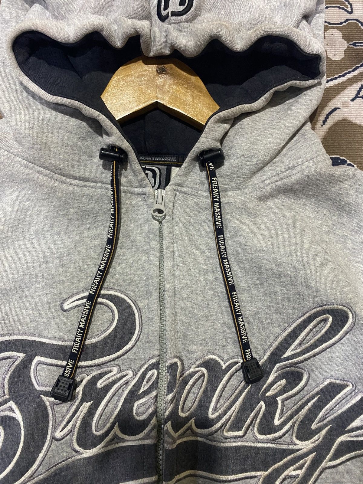 Vintage VINTAGE FREAKY MASSIVE HOODIE SPELLOUT ! Size US L / EU 52-54 / 3 - 6 Thumbnail