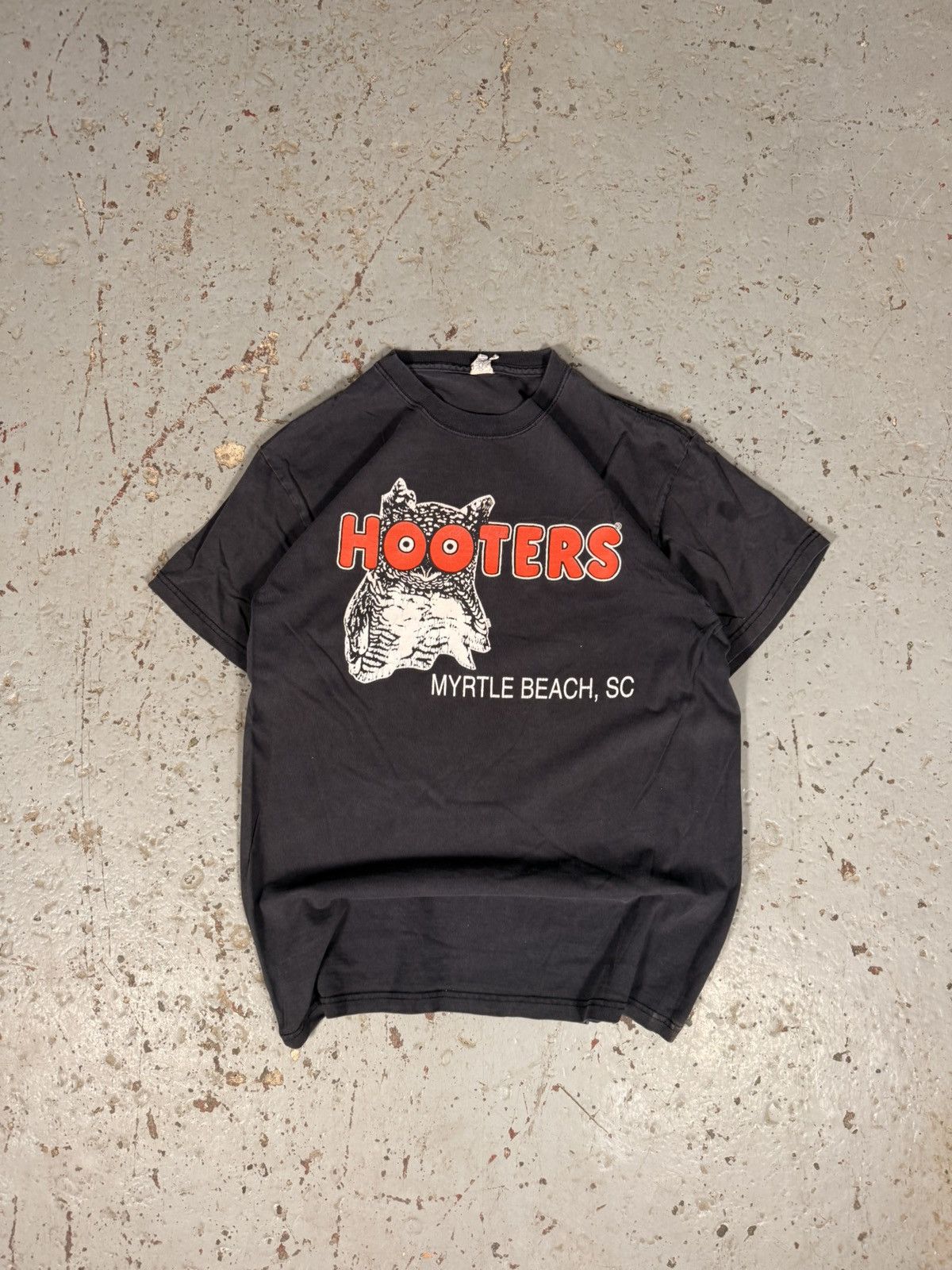 Vintage Vintage Hooters Myrtle Beach Tee Size US XL / EU 56 / 4 - 1 Thumbnail