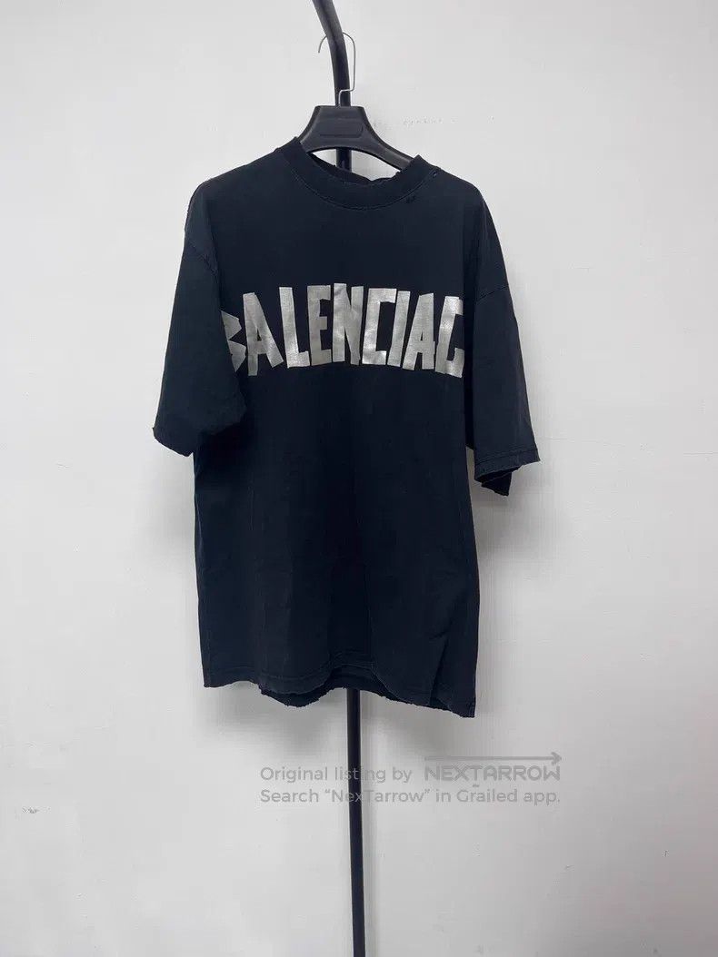 Balenciaga Balenciaga Letter Printed Frayed Short Sleeve Round Neck Size S / US 4 / IT 40 - 1 Thumbnail