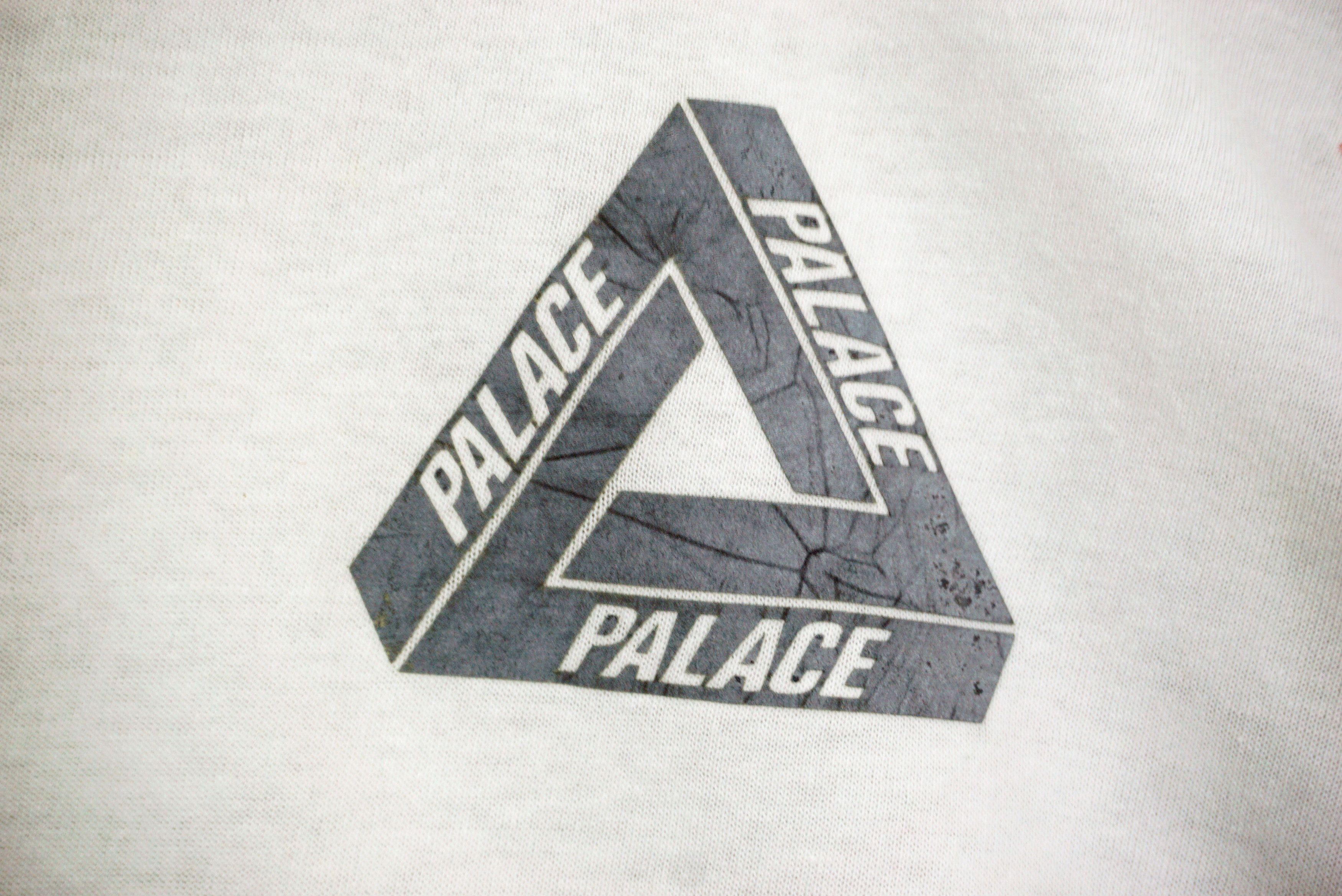 Palace Distressed Off-White Tee Big Logo Size US L / EU 52-54 / 3 - 13 Thumbnail