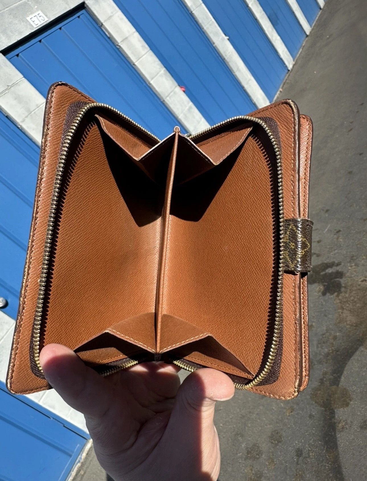 Louis Vuitton Used CLEAN Louis Vuitton Monogram Porte Papier Zip Bifold Size ONE SIZE - 8 Thumbnail