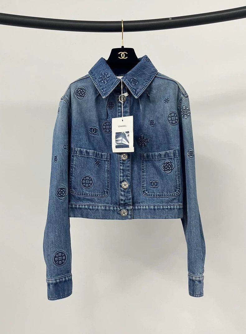 Chanel Chanel Camellia relief denim jacket Size XS / US 0-2 / IT 36-38 - 1 Thumbnail