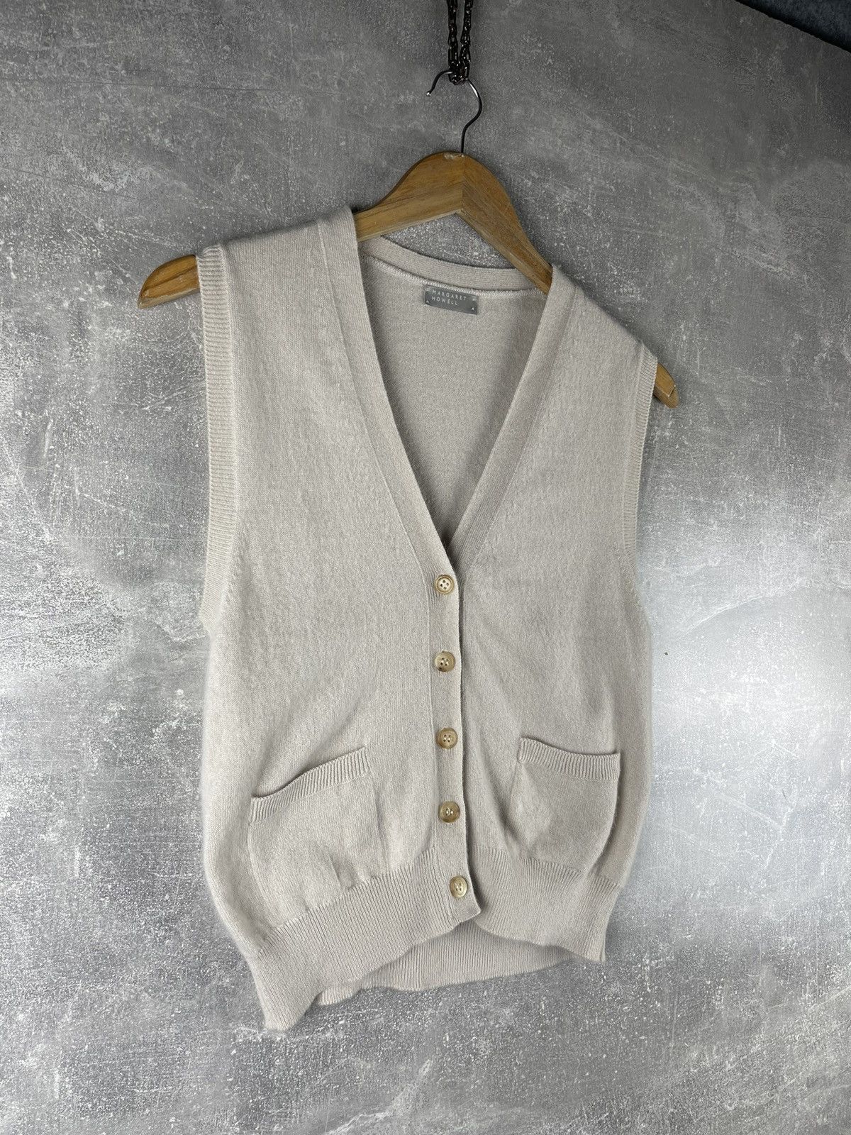 Margaret Howell Margaret Howell Cashmere Knit Vest with Button Front Beige Size S / US 4 / IT 40 - 3 Thumbnail
