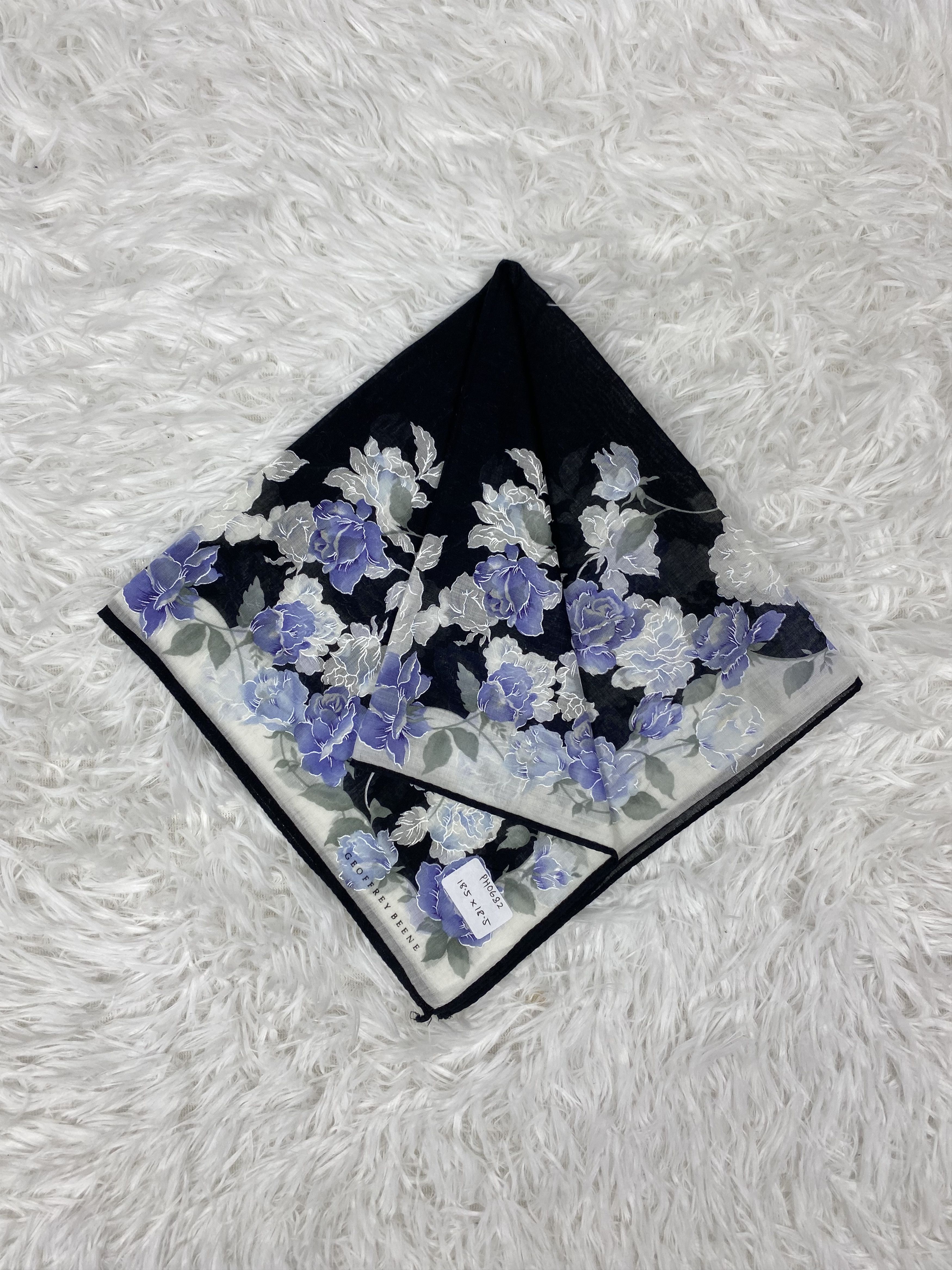 Geoffrey B. Small × Vintage Vintage Geoffrey Beene Handkerchief Neckerchief PH0682 Size ONE SIZE - 1 Thumbnail