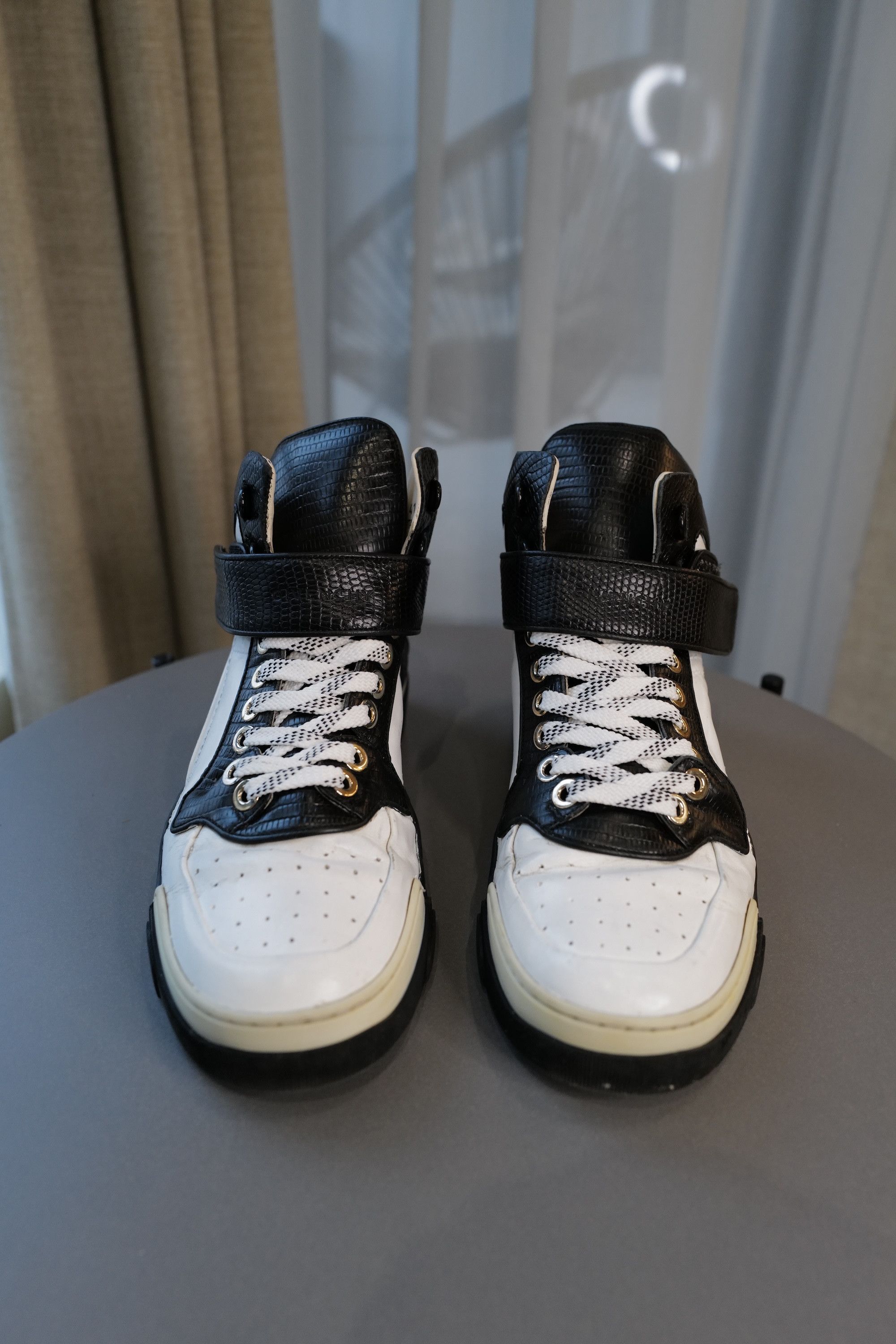 Givenchy Givenchy Hi Top Leather Sneakers Size US 8 / EU 41 - 21 Thumbnail