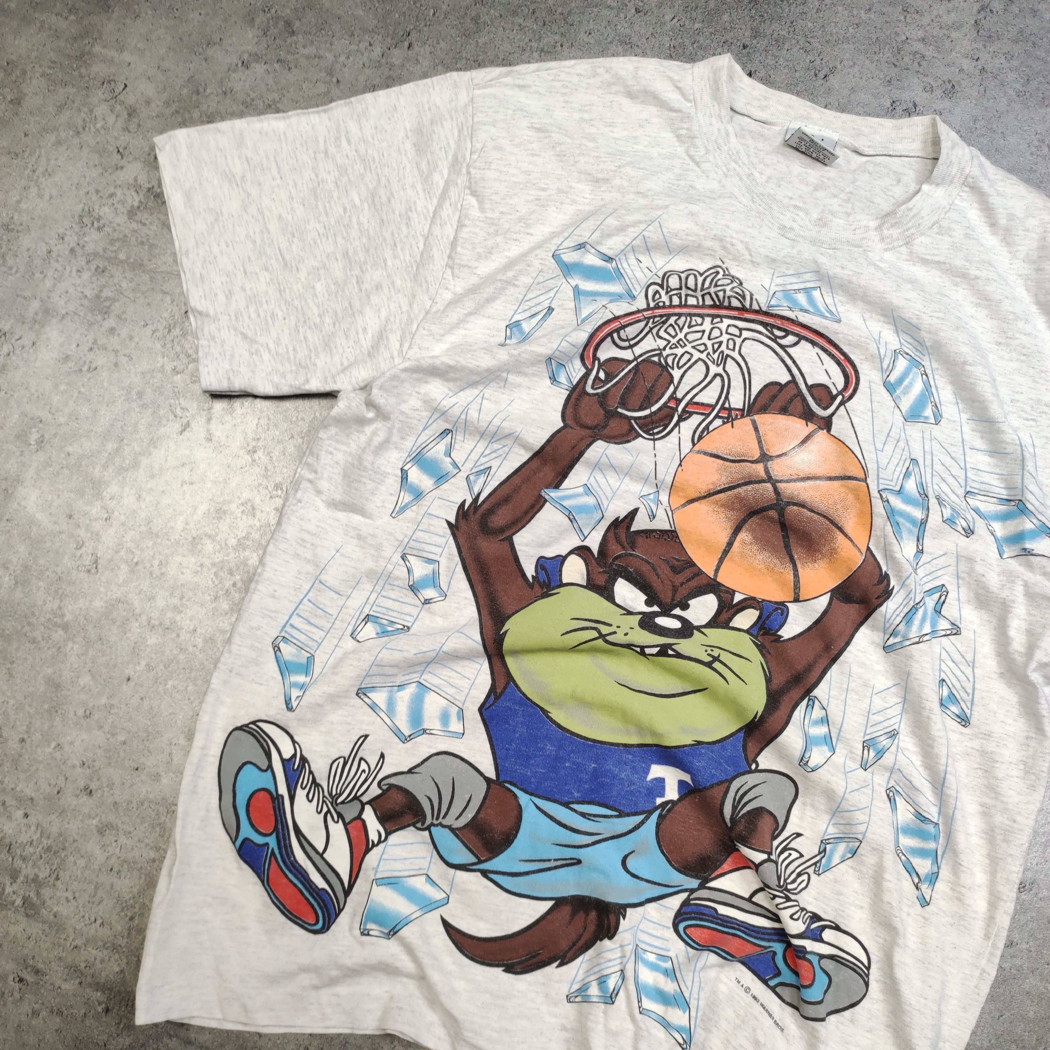 Vintage × Warner Bros RARE 1993 Warner Bros Taz Basketball Full Over Print Tshirt Size US L / EU 52-54 / 3 - 4 Thumbnail