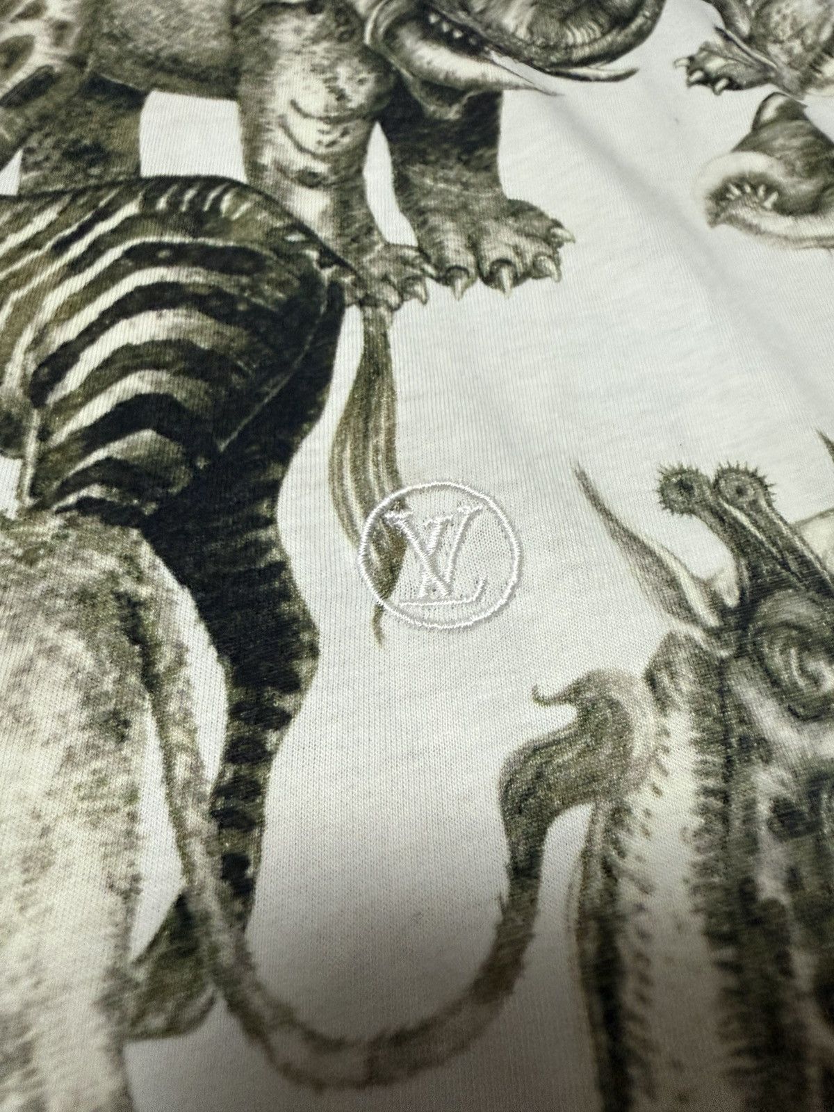 Louis Vuitton Louis Vuitton T Shirt Tee Overprinted Mens M Size Size US M / EU 48-50 / 2 - 4 Thumbnail