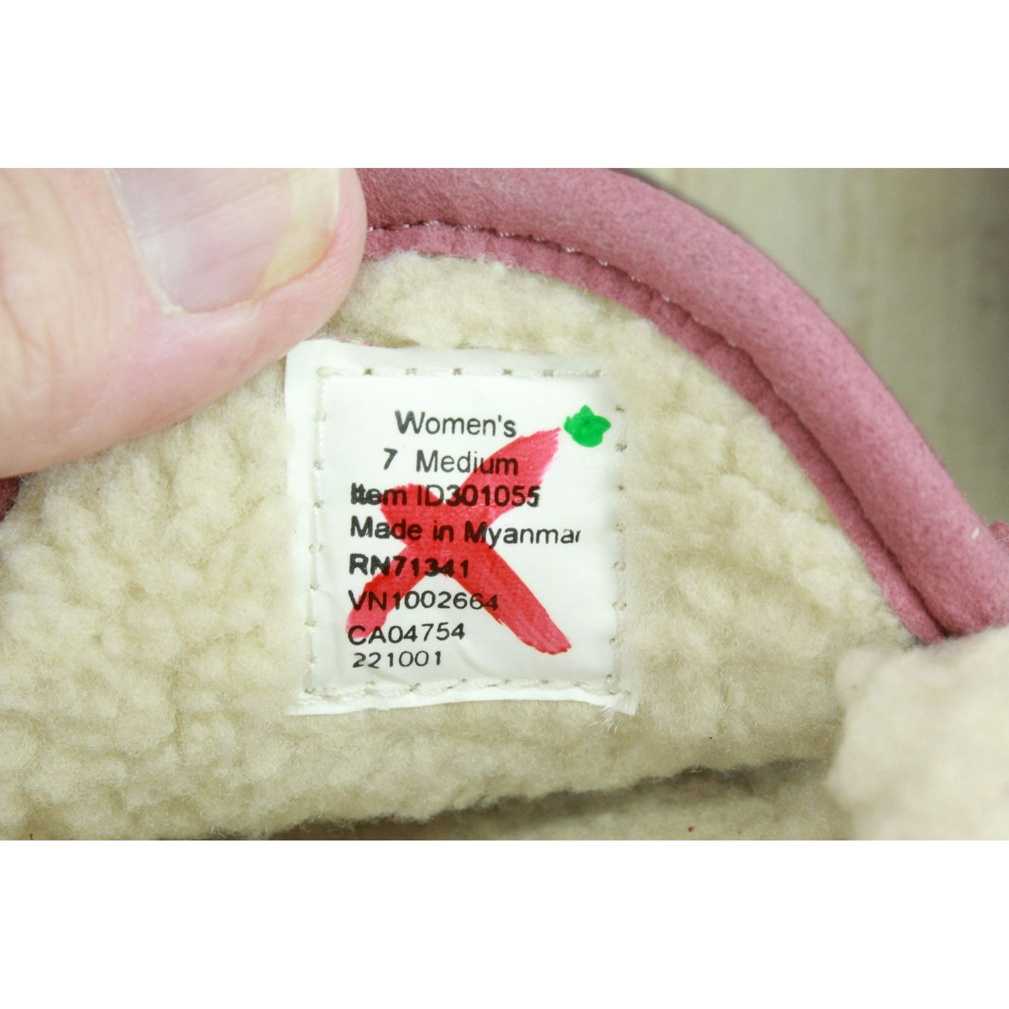 L.L. Bean LL Bean Women's Fleece Lined Mountain Moccasin Slippers Size US 7 / IT 37 - 8 Thumbnail