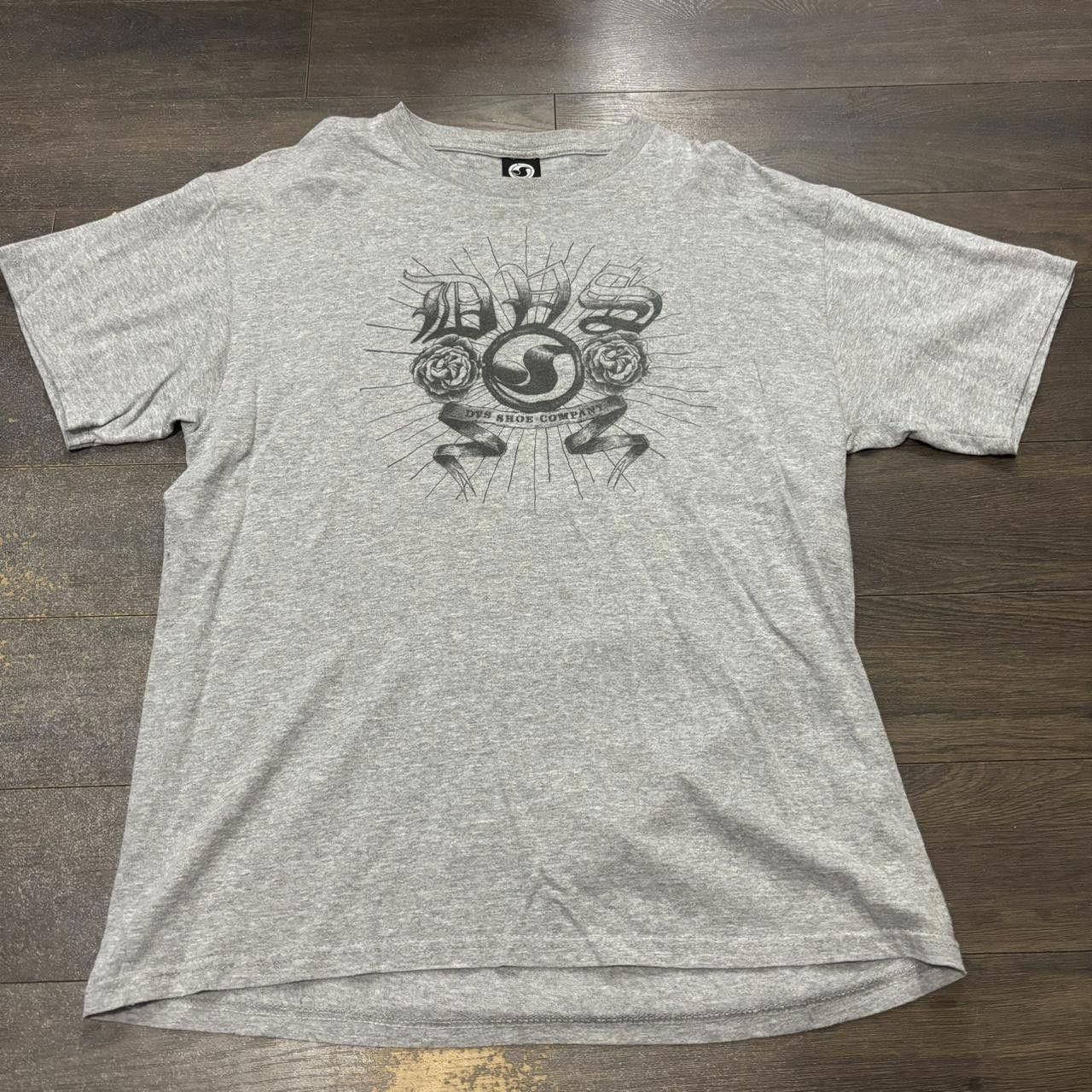 Designer vintage dvs shoe company t shirt 00s L Size US L / EU 52-54 / 3 - 3 Thumbnail