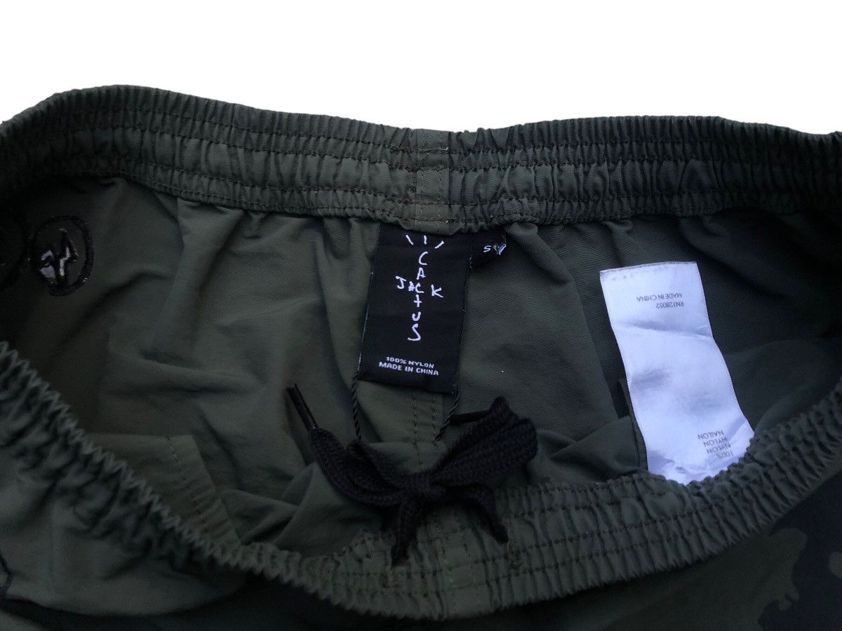 Fragment Design × Travis Scott TRAVIS SCOTT CACTUS JACK FRAGMENT Imagination Shorts Olive Size US 28 / EU 44 - 6 Thumbnail