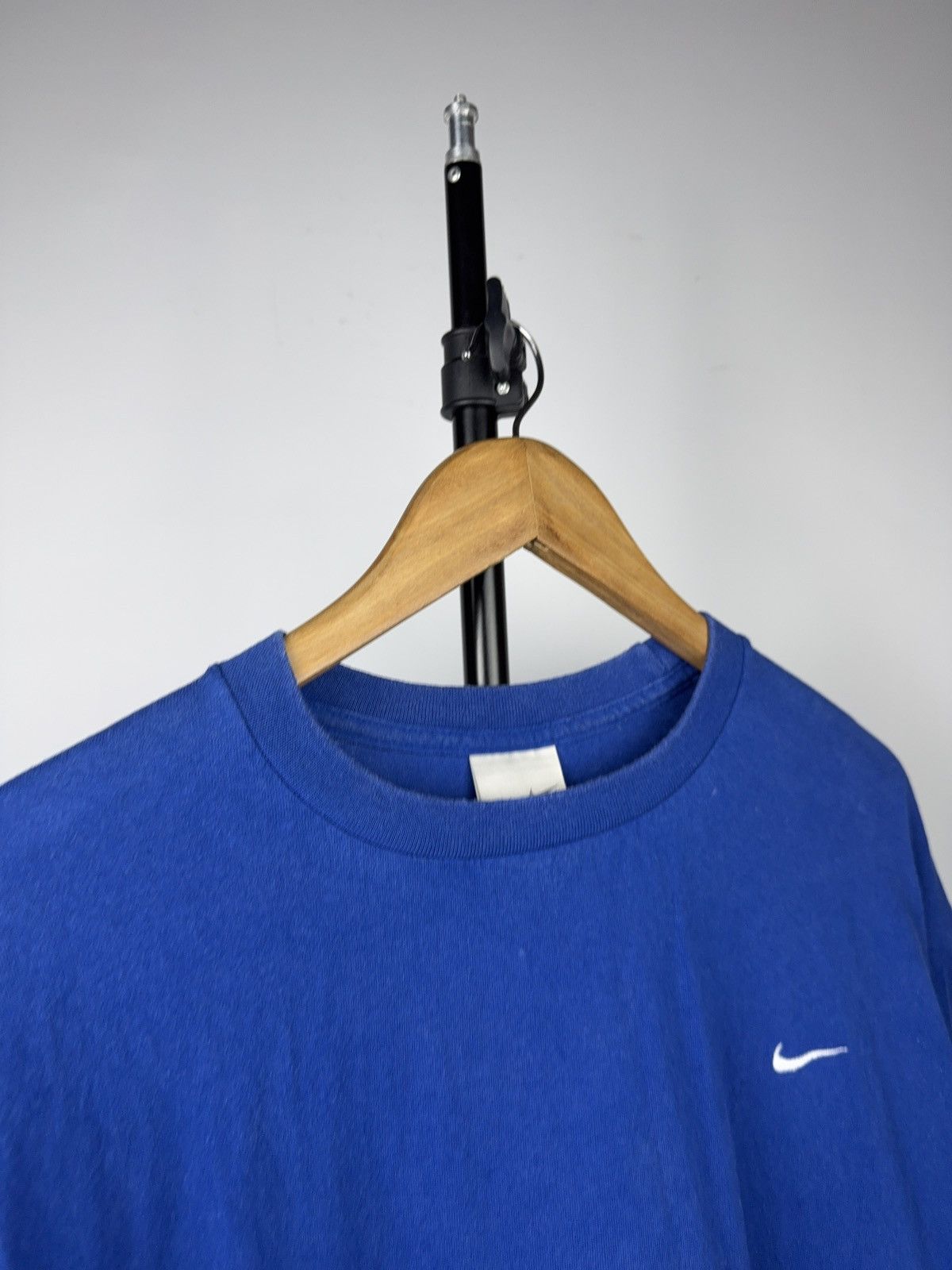 Nike Vintage 90s Retro Nike Basic Small Swoosh Embroidered Tee Size US L / EU 52-54 / 3 - 5 Thumbnail