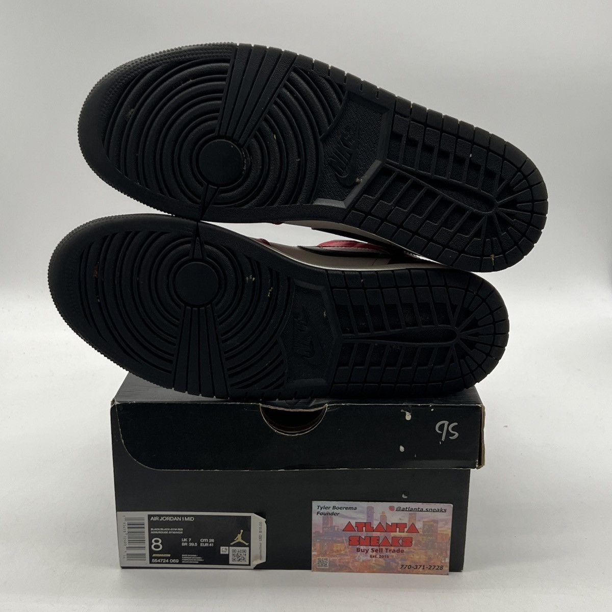 Nike Air Jordan 1 mid Chicago black toe Size US 8 / EU 41 - 7 Thumbnail