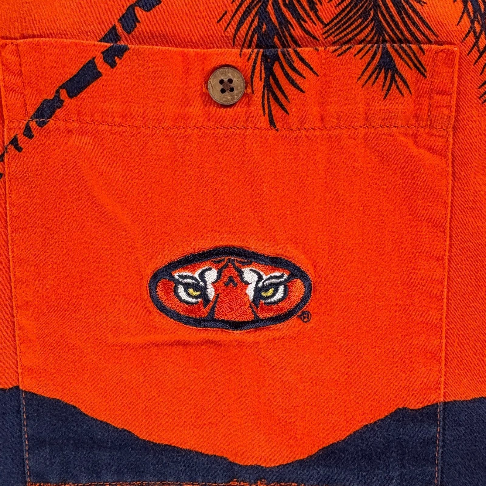 Other Chiliwear Hawaiian Shirt Men L University of Auburn Tigers W Size US L / EU 52-54 / 3 - 11 Thumbnail