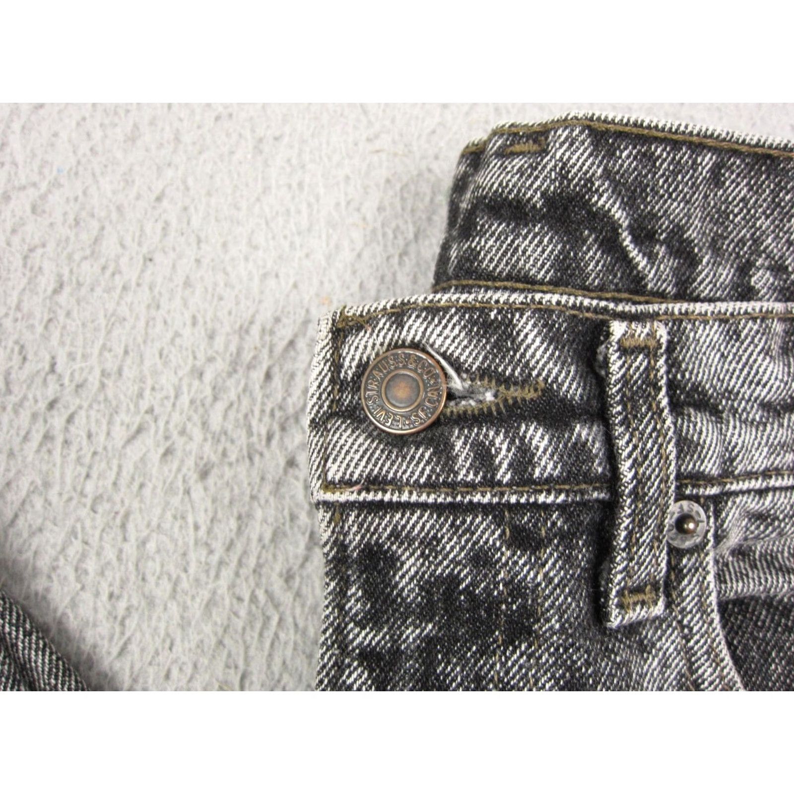 Levi's VINTAGE Levi's Jeans Mens Relaxed Straight 31 x 32 Gray Denim 5-Pocket 90s Theme Size US 31 - 3 Thumbnail