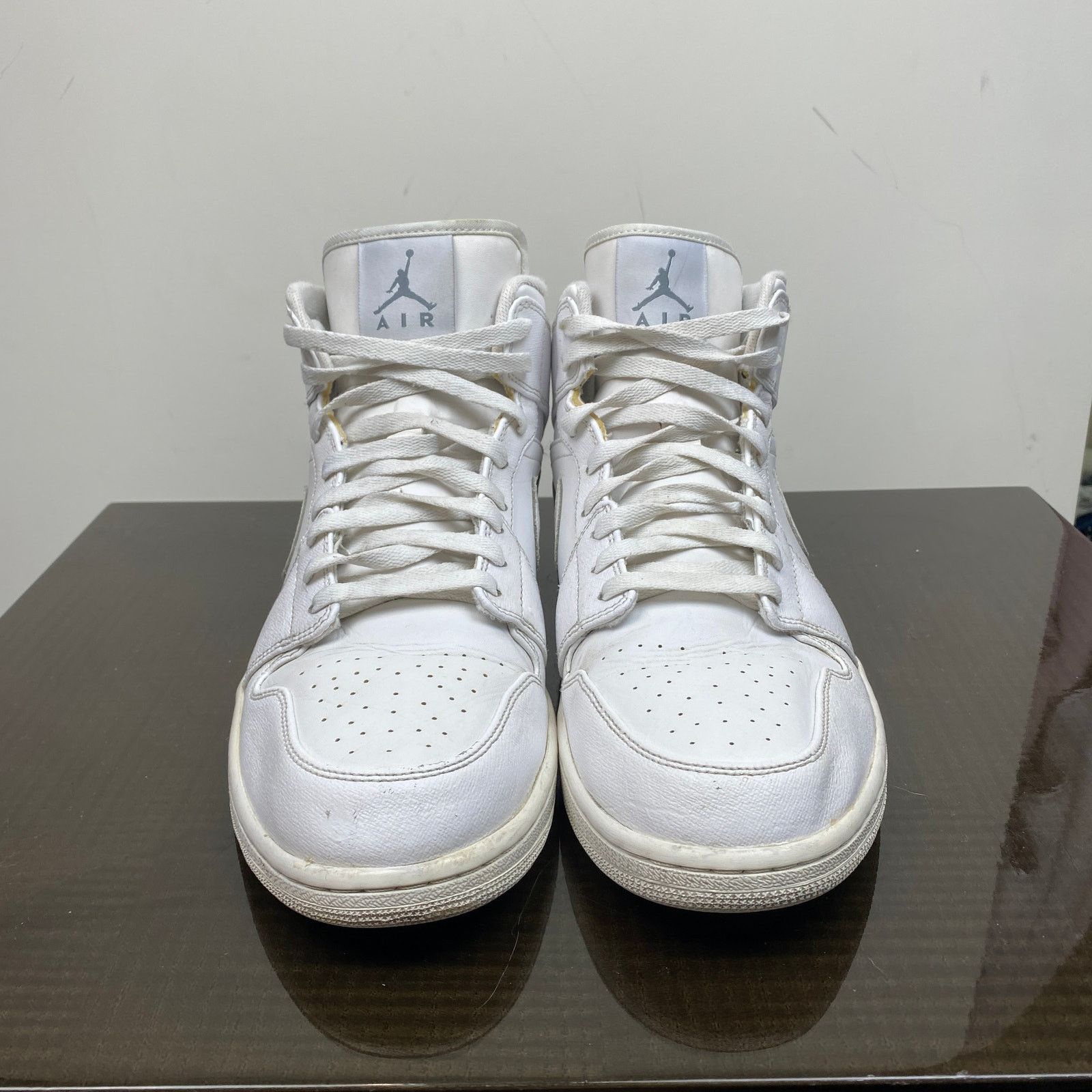 Jordan Brand × Nike Nike Air Jordan 1 Mid Retro Triple White Shoes Sneakers 13 Size US 13 / EU 46 - 2 Thumbnail