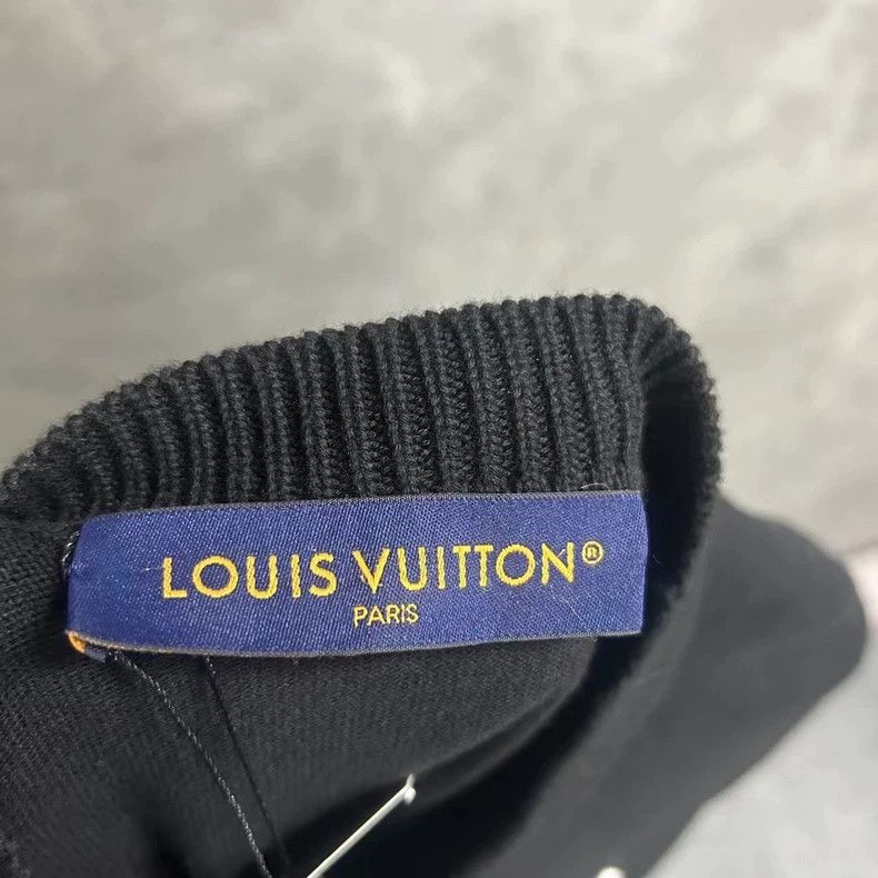 Louis Vuitton Louis Vuitton Black and white pin embroidered logo short s Size US L / EU 52-54 / 3 - 3 Thumbnail