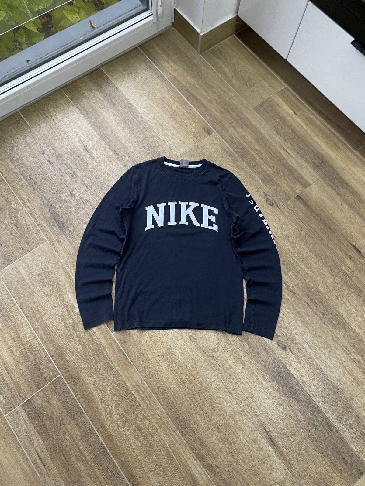 Nike Nike Vintage Long Sleeve Big Logo Japanese Avant Garde Y2K Size US S / EU 44-46 / 1 - 1 Thumbnail