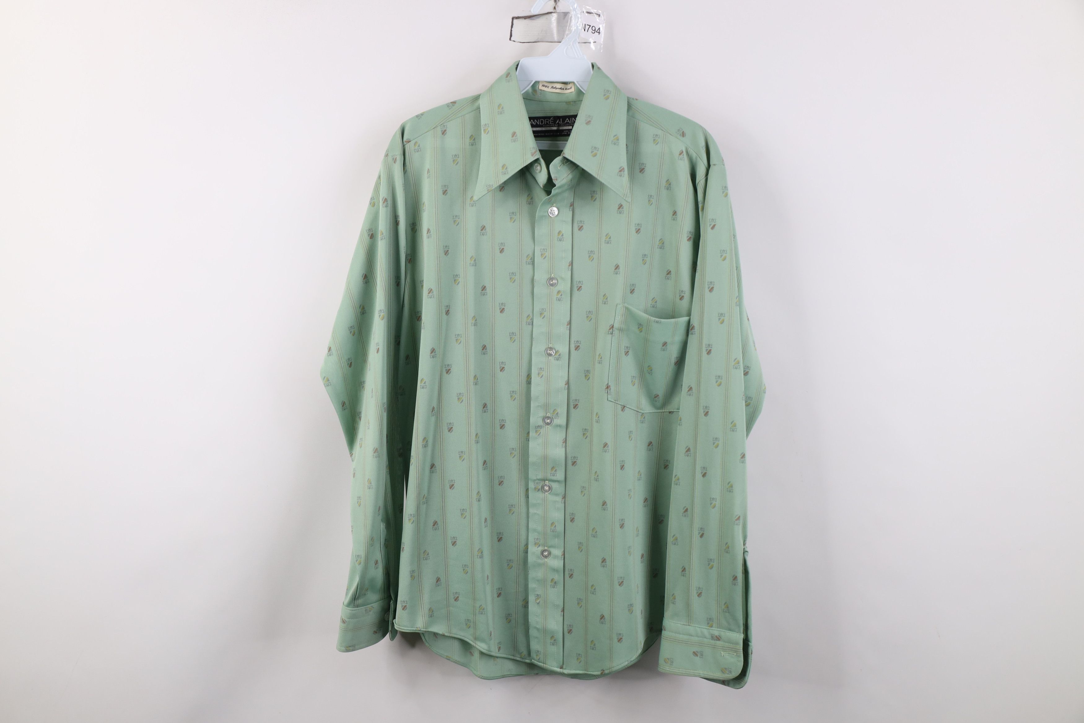 Vintage Vintage 70s Streetwear Crest Knit Collared Button Shirt Size US M / EU 48-50 / 2 - 1 Thumbnail
