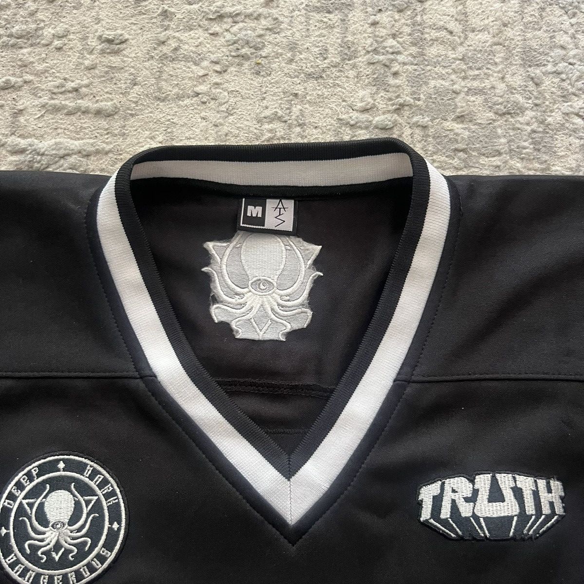 Other DEEP DARK AND DANGEROUS HOCKEY JERSEY TRUTH DDD *MEDIUM* Size US M / EU 48-50 / 2 - 2 Thumbnail