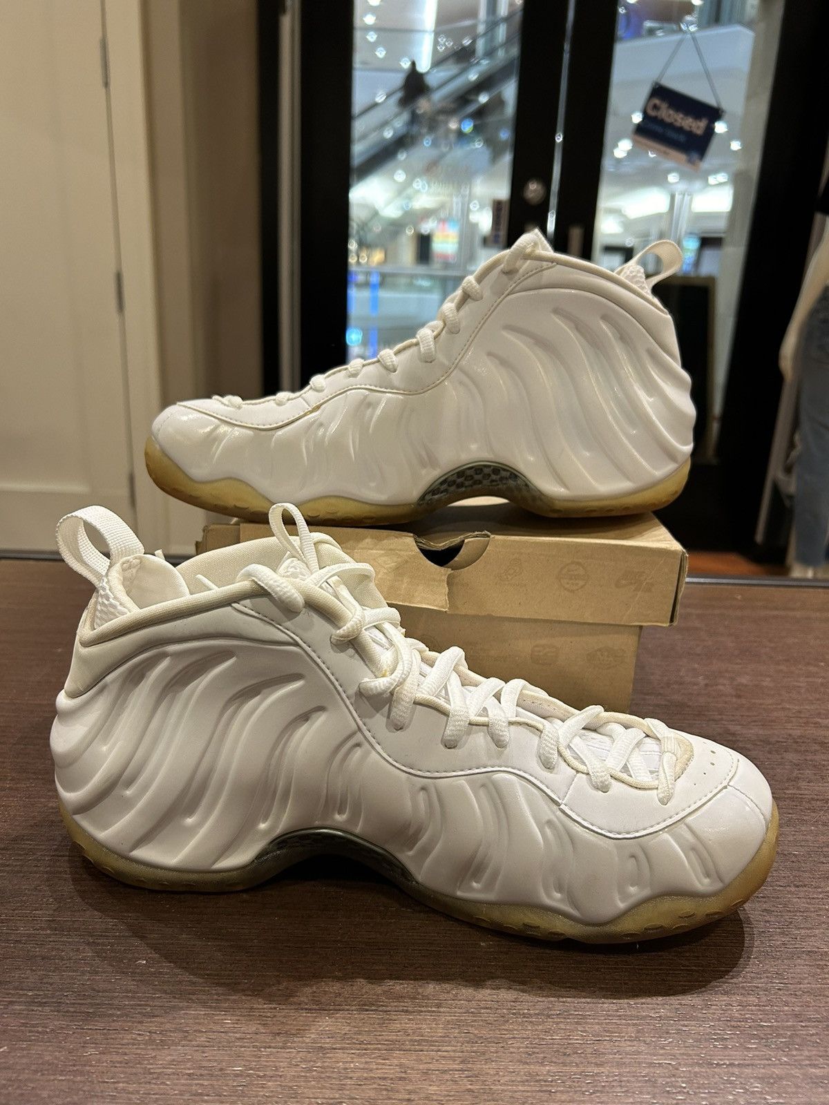 Nike Foamposite ‘White Out’ Size US 10.5 / EU 43-44 - 2 Thumbnail