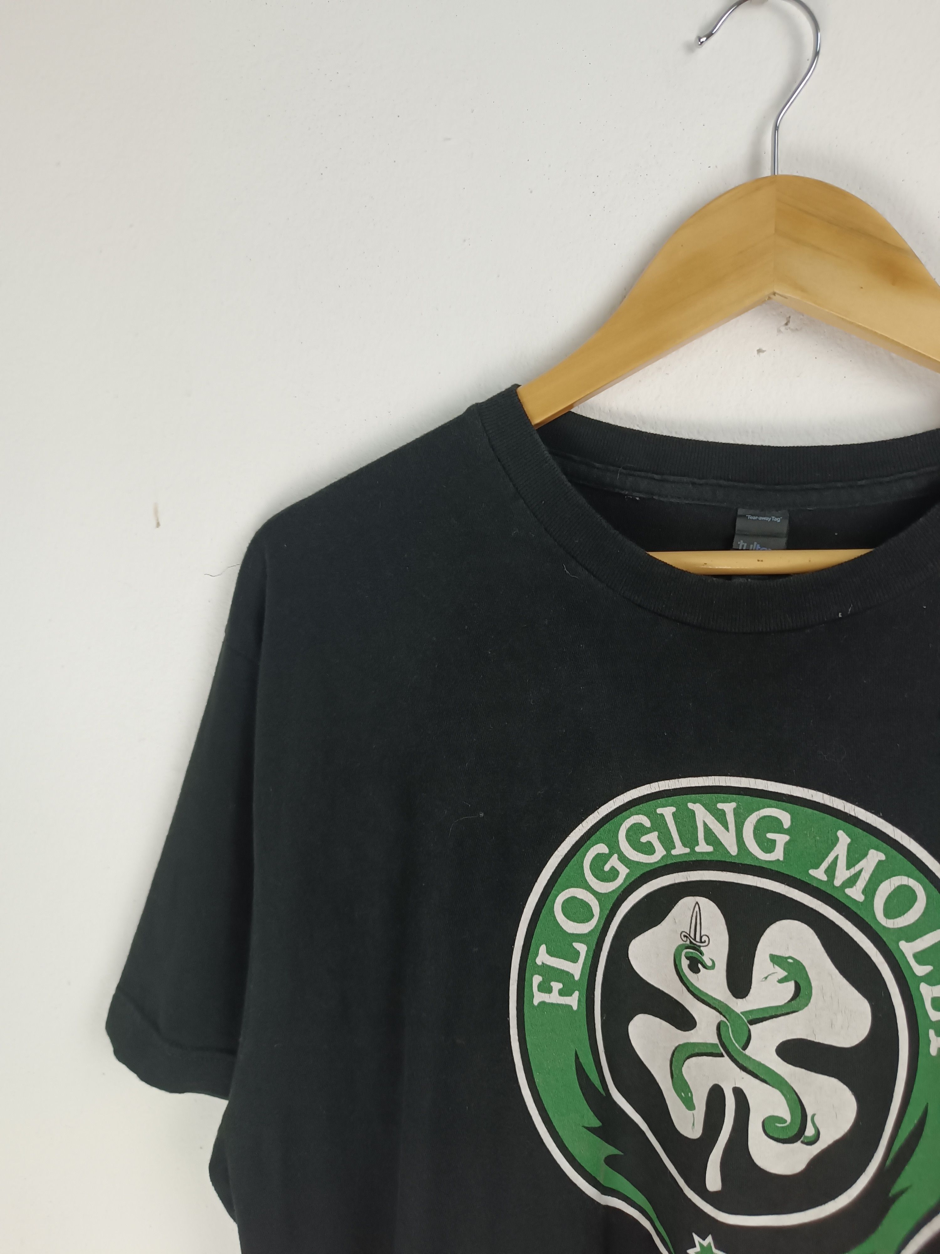Band Tees VINTAGE FLOGGING MOLLY CELTIC PUNK IRISH LOGO TEE Size US L / EU 52-54 / 3 - 5 Thumbnail