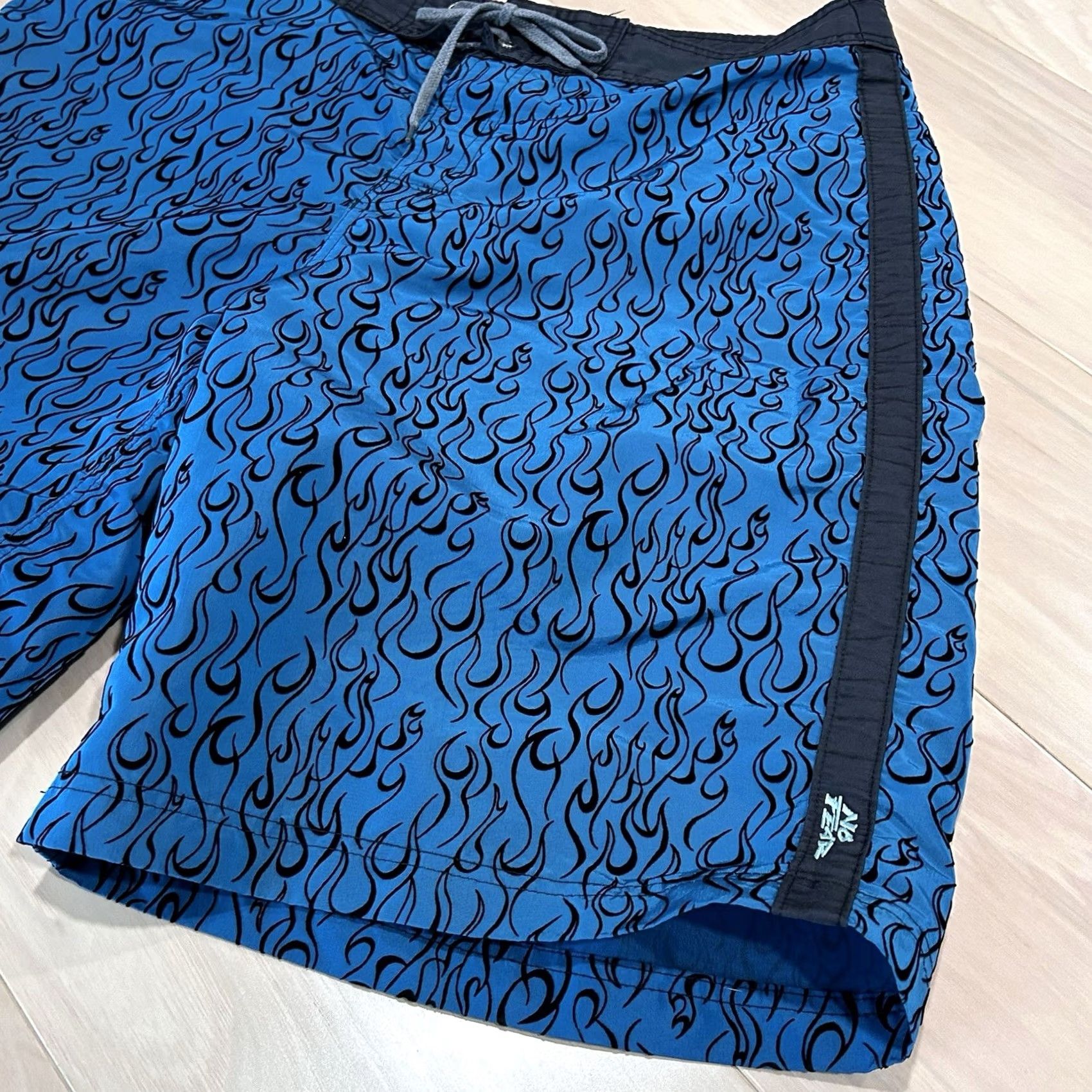 No Fear VINTAGE NO FEAR Flame Board Shorts Pearlescent Unlined 11” Inseam Men’s 34 Size US 34 / EU 50 - 3 Thumbnail