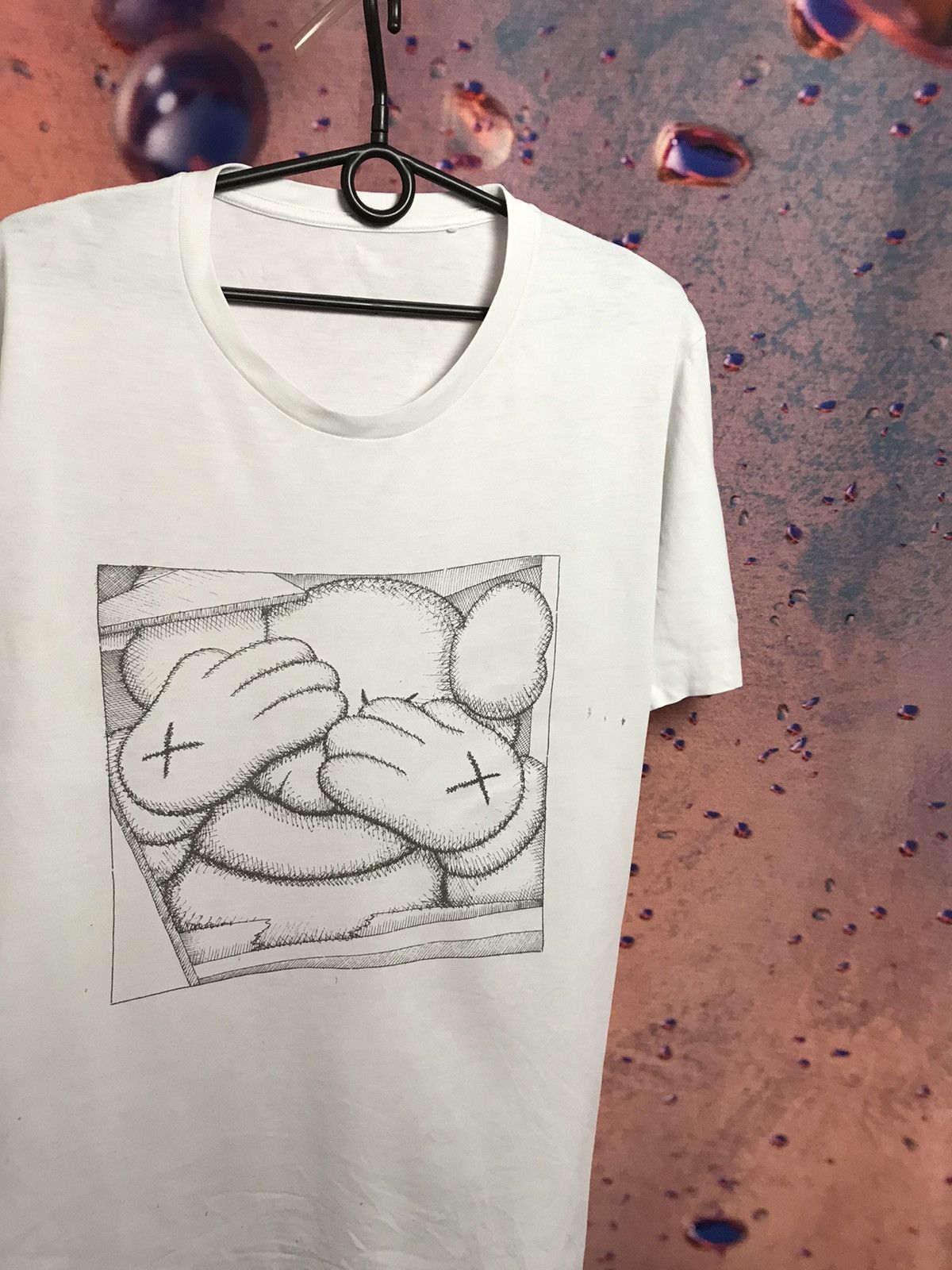 Kaws Kaws x Uniqlo luxury hype distressed tee Size US XL / EU 56 / 4 - 1 Thumbnail