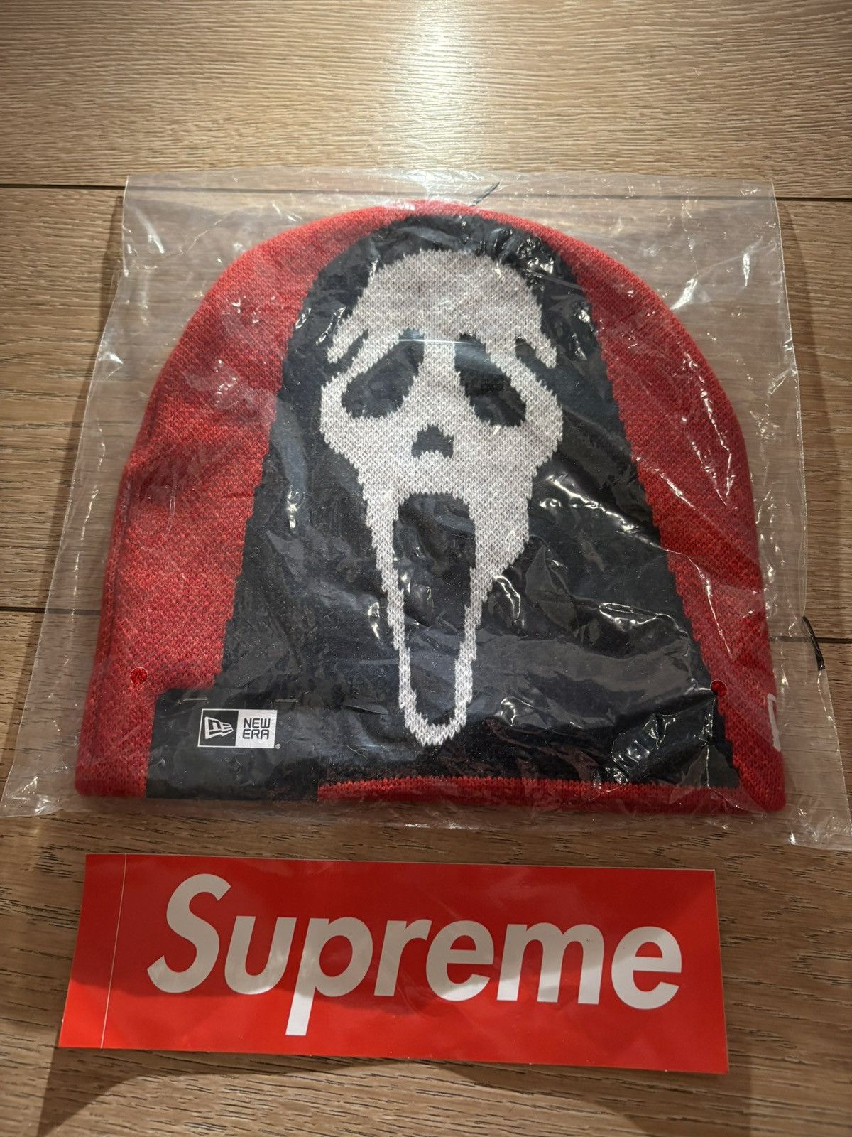 New Era × Supreme Supreme x Ghostface x New Era Red Beanie Size ONE SIZE - 7 Thumbnail