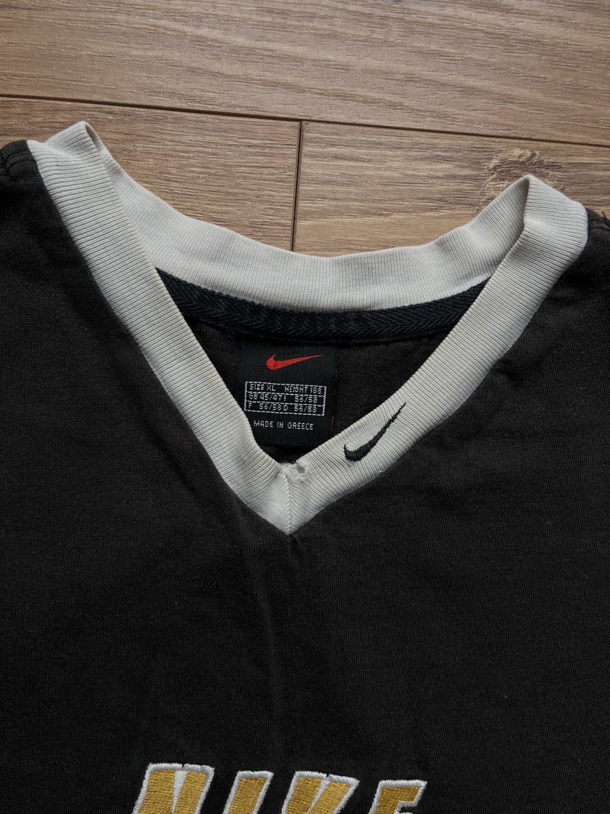 Nike 90’s NIKE SPELLOUT LOGO Y2K SWOOSH RETRO V-NECK SUNFADED TEE Size US XL / EU 56 / 4 - 3 Thumbnail