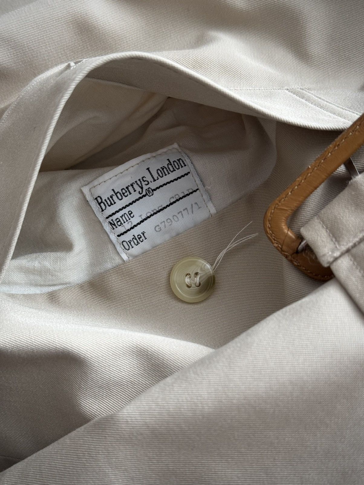 Burberry × Vintage Vintage 90s Burberrys Women’s Nova Check Beige Trench Coat Size M / US 6-8 / IT 42-44 - 7 Thumbnail