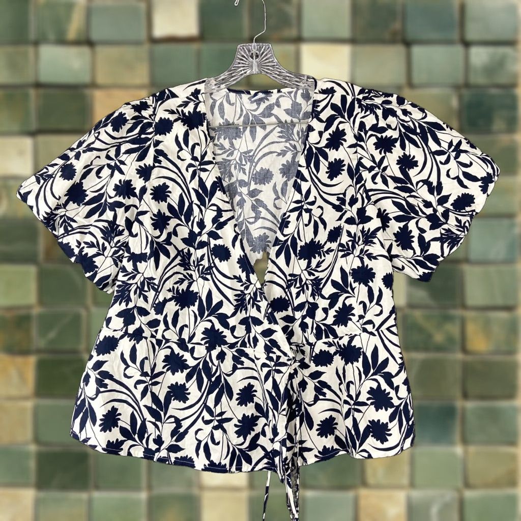 Old Navy Old Navy Blouse Women's XL White Blue Floral Puff Sleeves Multicolor Womens Size XL / US 12-14 / IT 48-50 - 1 Thumbnail
