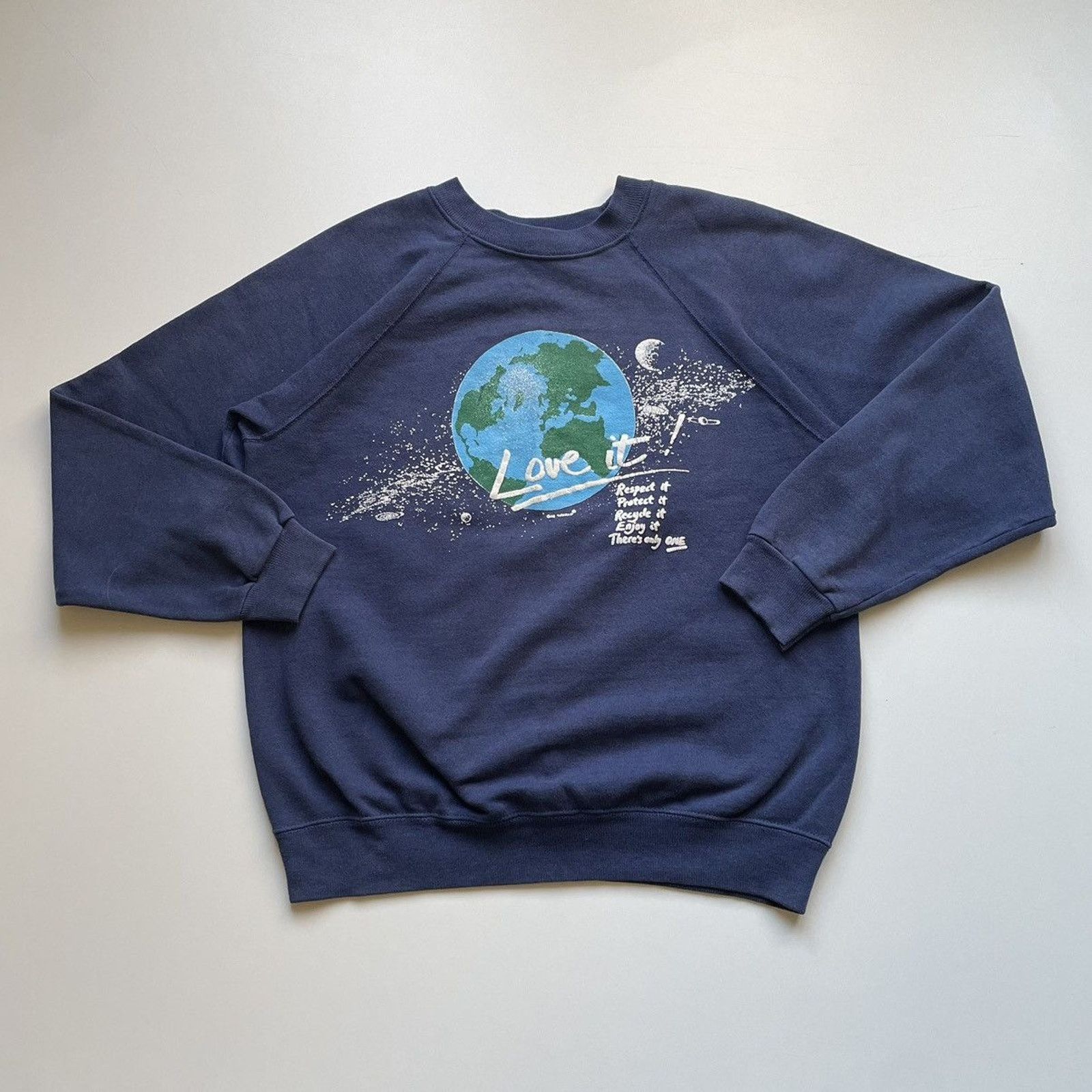 Hanes Vintage 80s Earth Love It Art Graphic Crewneck Small Rare Size US S / EU 44-46 / 1 - 1 Thumbnail