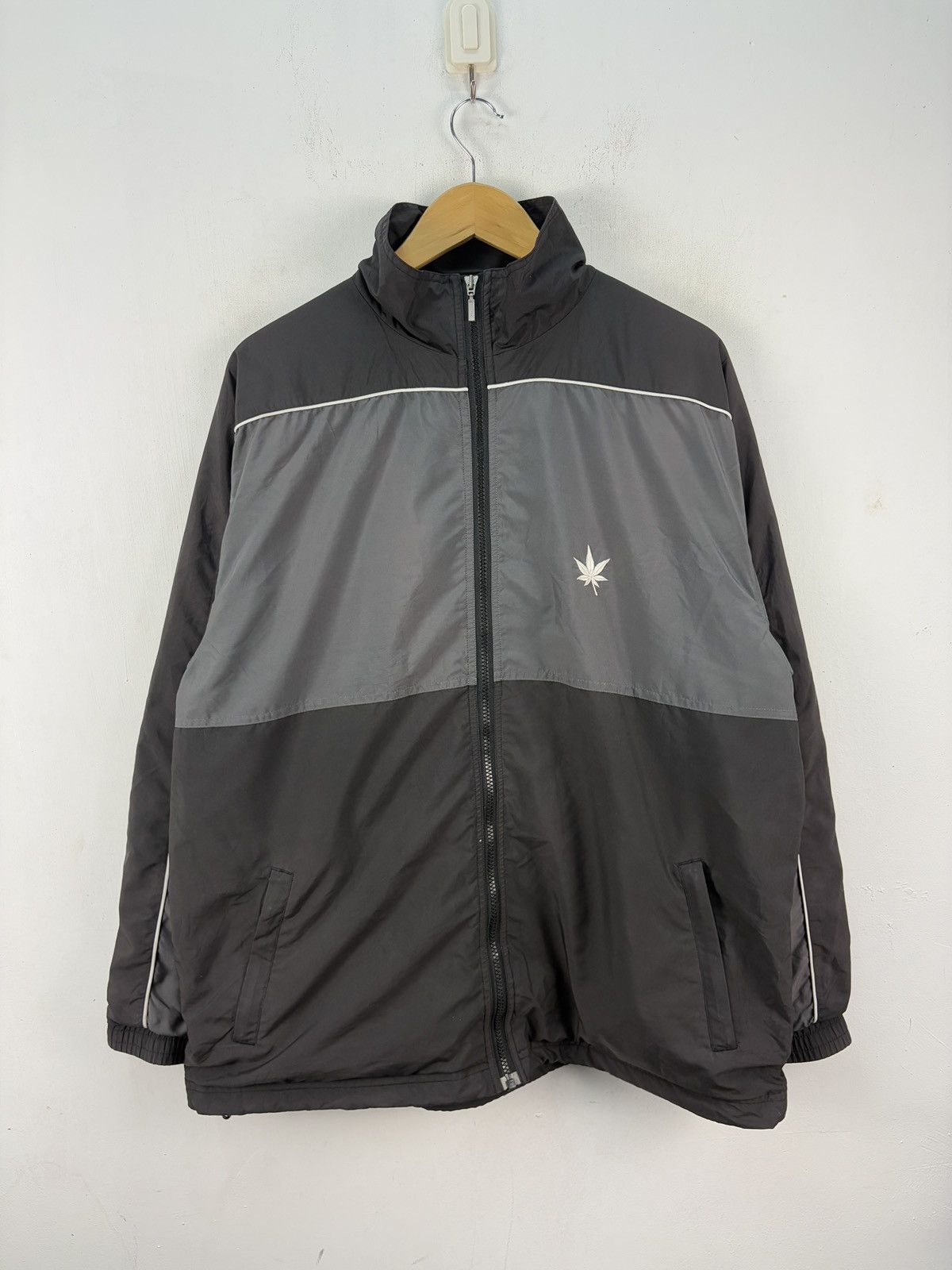 Boast × Vintage Vintage Boast Windbreaker Jacket Sunfaded Size US L / EU 52-54 / 3 - 1 Thumbnail