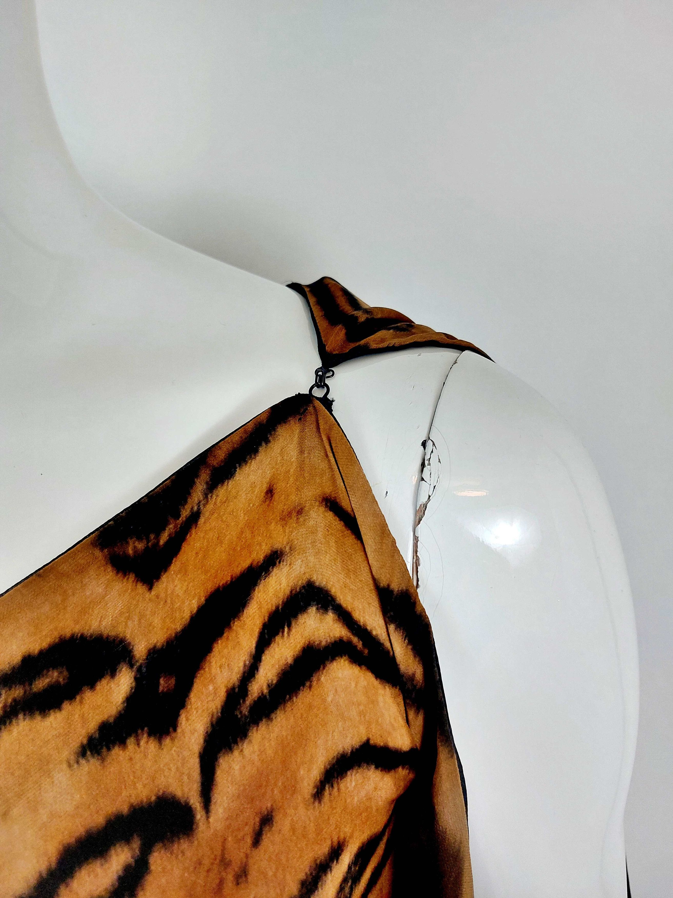 Roberto Cavalli Roberto Cavalli FW2000 Tiger Silk Maxi Dress Evening Gown Size S / US 4 / IT 40 - 3 Thumbnail