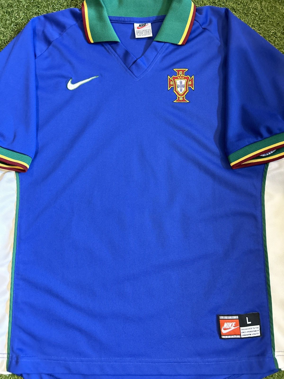 Nike 97/98 Portugal Away Shirt Size US L / EU 52-54 / 3 - 1 Thumbnail