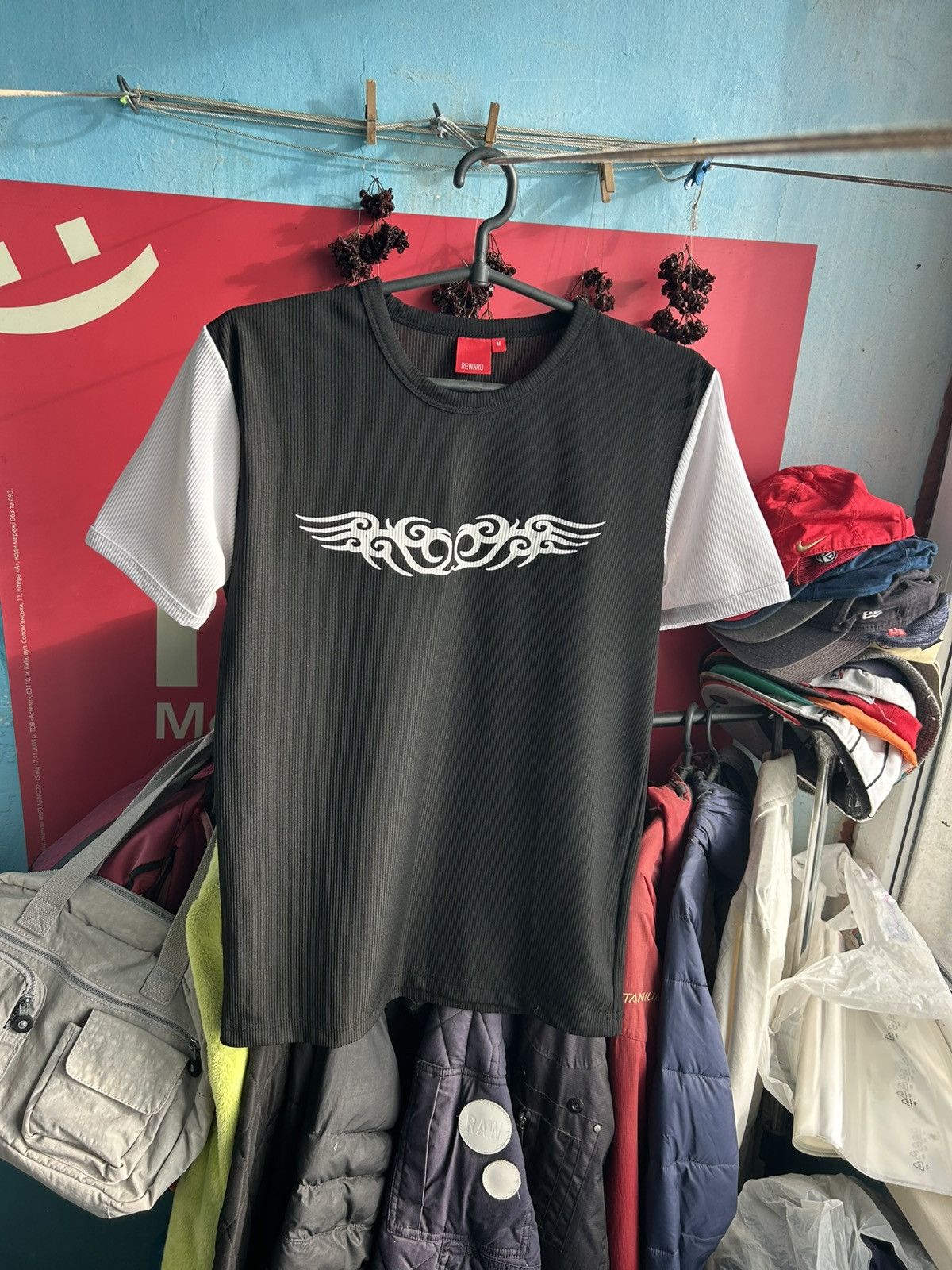 Vintage Vintage Tribal Style Grunge Y2K Women’s T-shirt Size M / US 6-8 / IT 42-44 - 1 Thumbnail