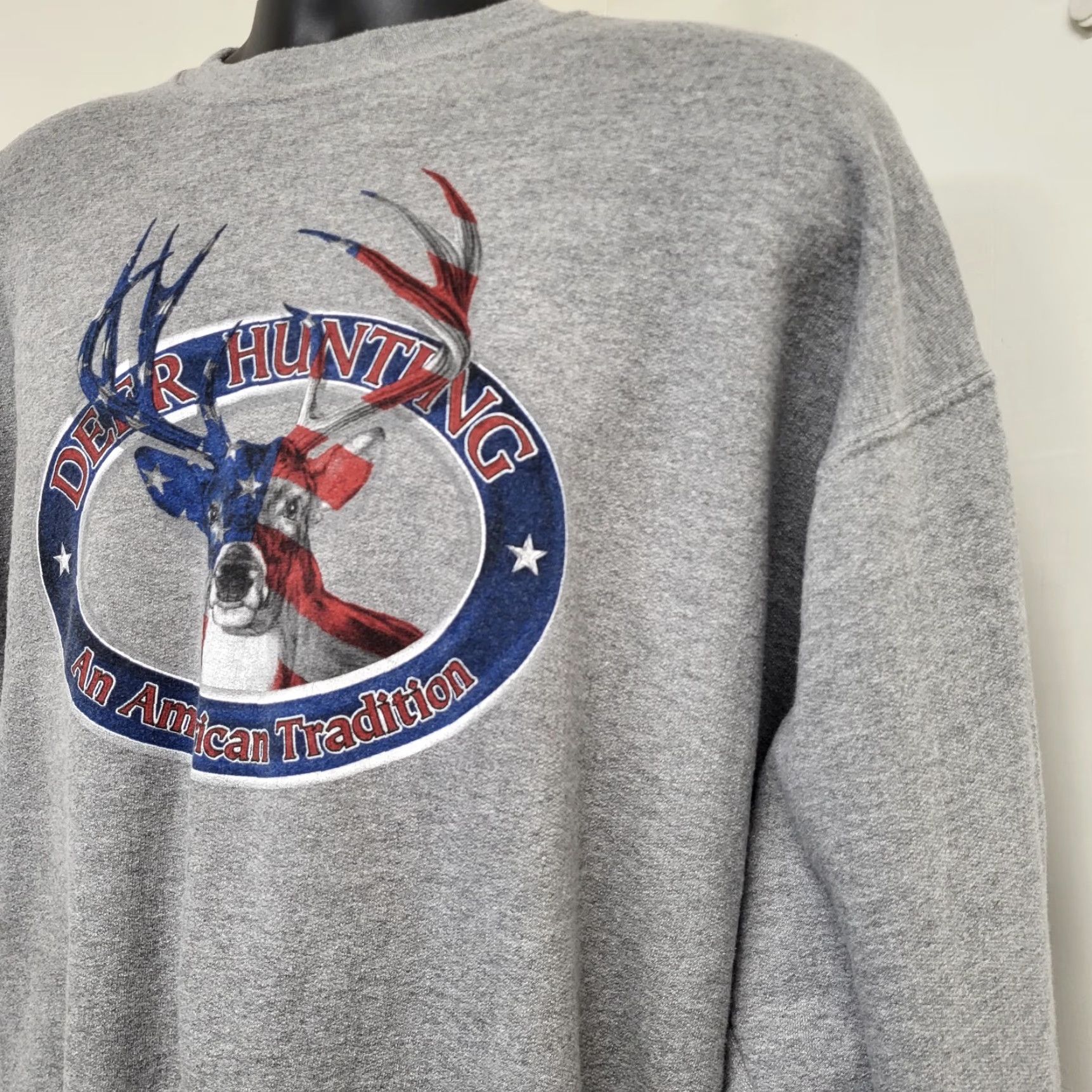 Vintage VINTAGE Deer Hunting An American Tradition Sweatshirt Men's XL Crewneck Long Sleeve Gray Cotton Jerzees 90s USA Hunting Mens Size US XL / EU 56 / 4 - 3 Thumbnail