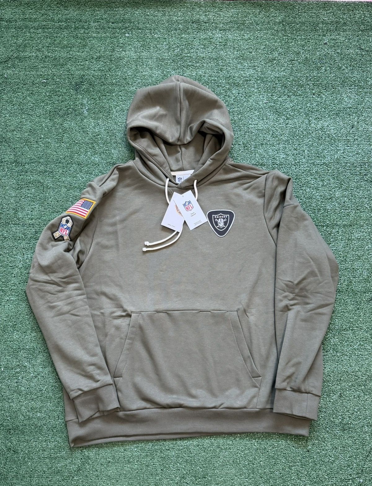Nike Nike Las Vegas Raiders 2025 Salute To Service Hoodie Size US XXL / EU 58 / 5 - 1 Thumbnail