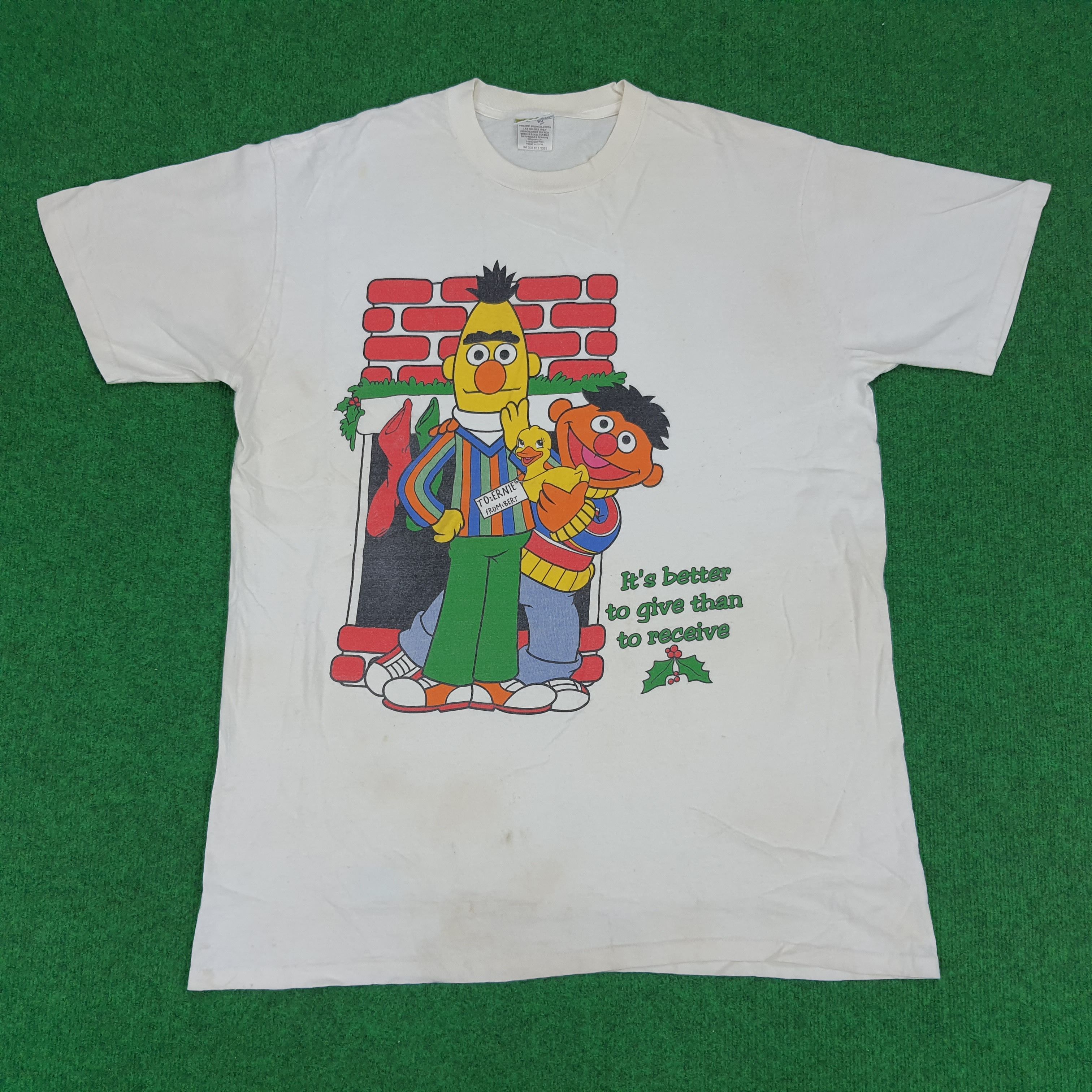 Other Vintage Sasame Street Christmas Ernie and Bert T-shirt Size US XL / EU 56 / 4 - 1 Thumbnail