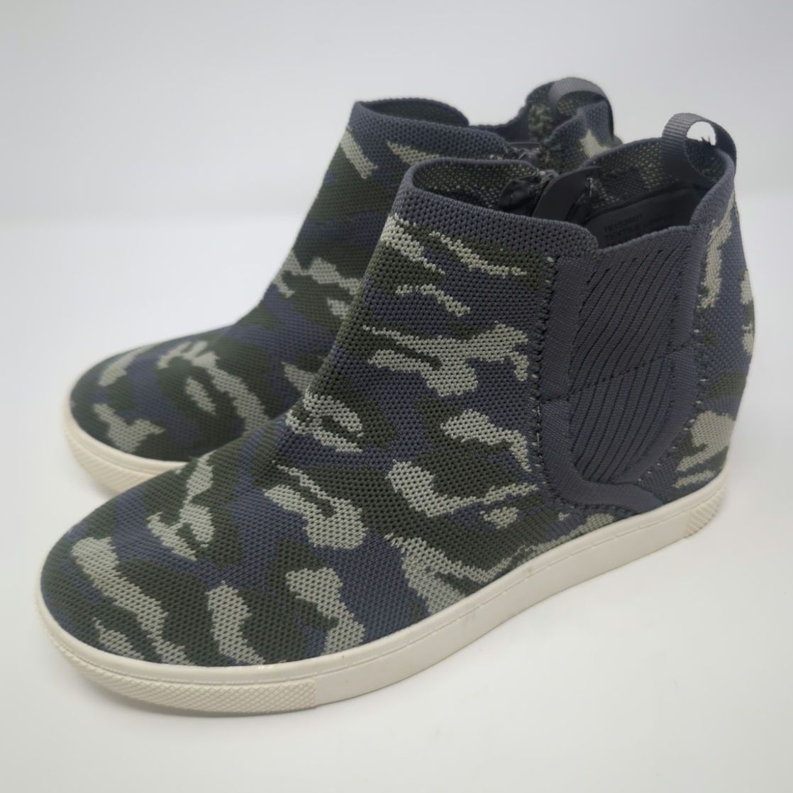 Torrid Torrid Camo platform stretch knit wedge platform 10 WW Size US 10 / IT 40 - 1 Thumbnail