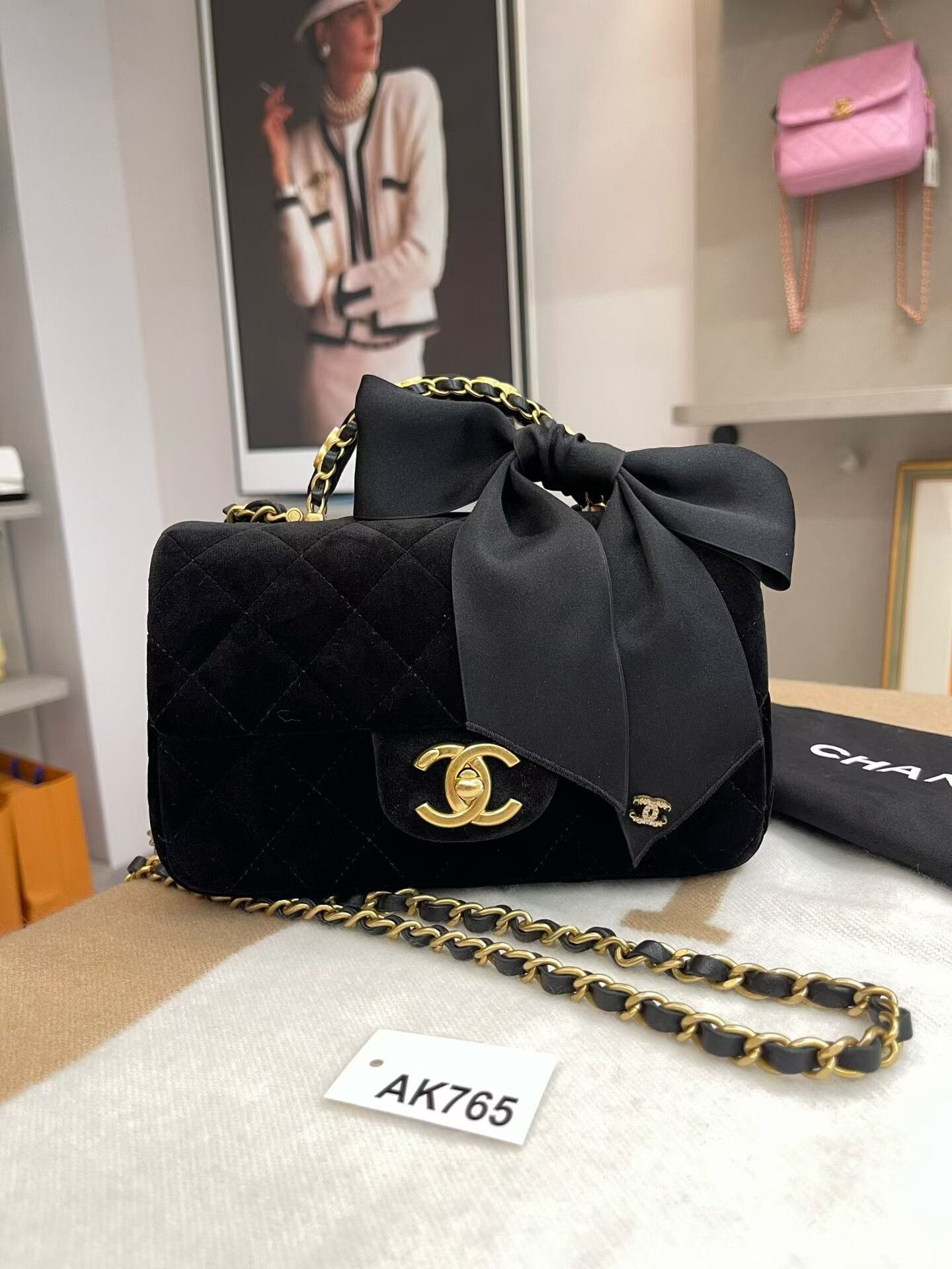 Chanel Pre-loved Bag Very good condition Size ONE SIZE - 1 Thumbnail