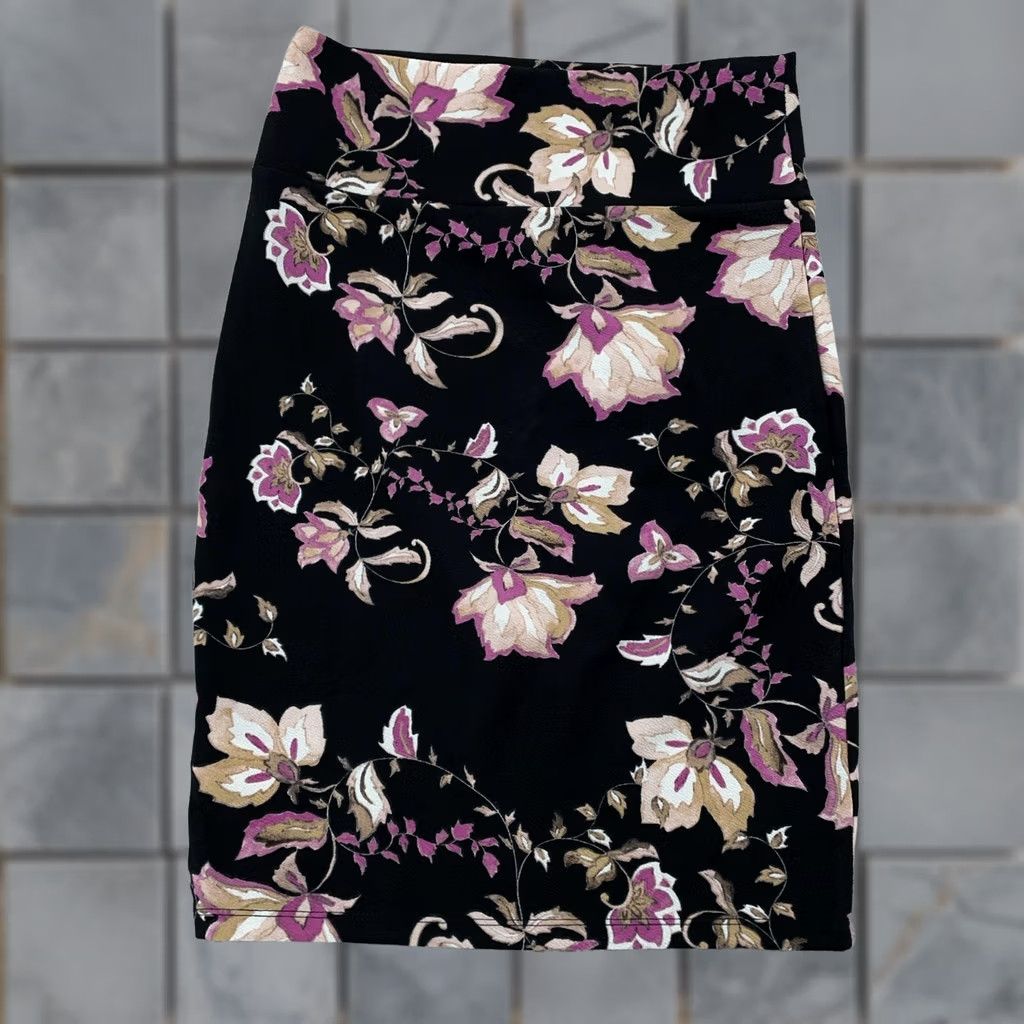 Vintage LuLaRoe Skirt Womens Small Black Pink Floral Pencil Stretch Bodycon Knit Size 28" / US 6 / IT 42 - 1 Thumbnail