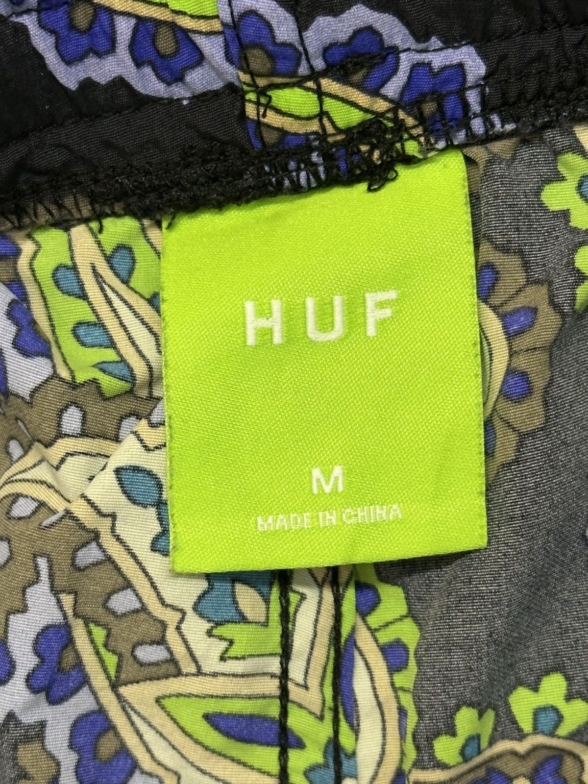 Huf HUF Paisley Easy shorts featuring a green and blue. Size US 34 / EU 50 - 11 Thumbnail