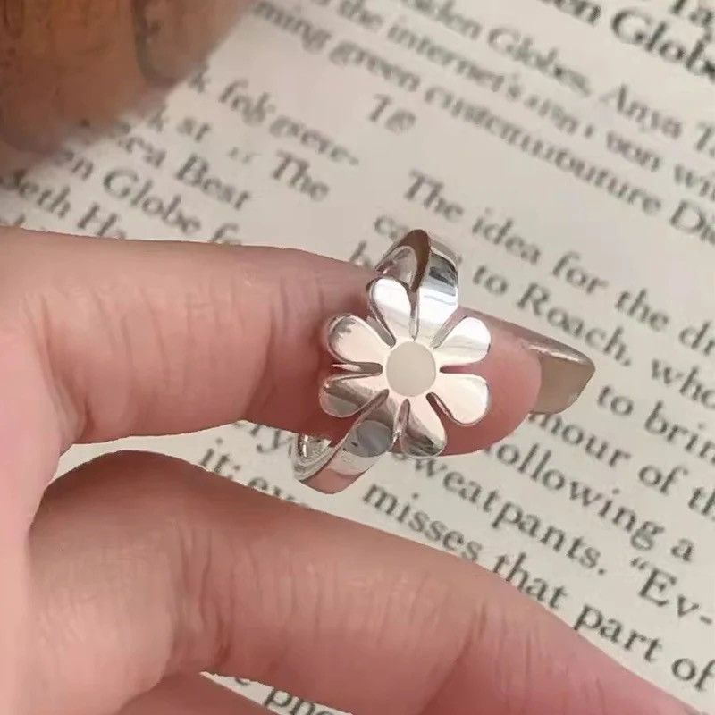 Jewelry Daisy Flower Adjustable Ring Size ONE SIZE - 3 Thumbnail