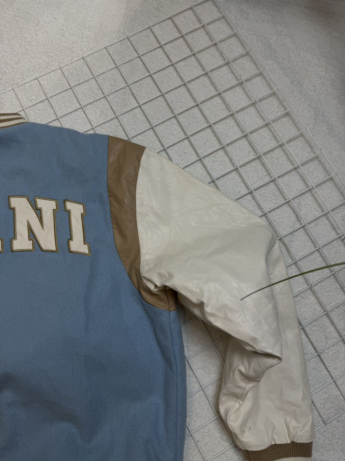 Karl Kani Karl Kani big logo leather bomber beige Size US L / EU 52-54 / 3 - 12 Thumbnail
