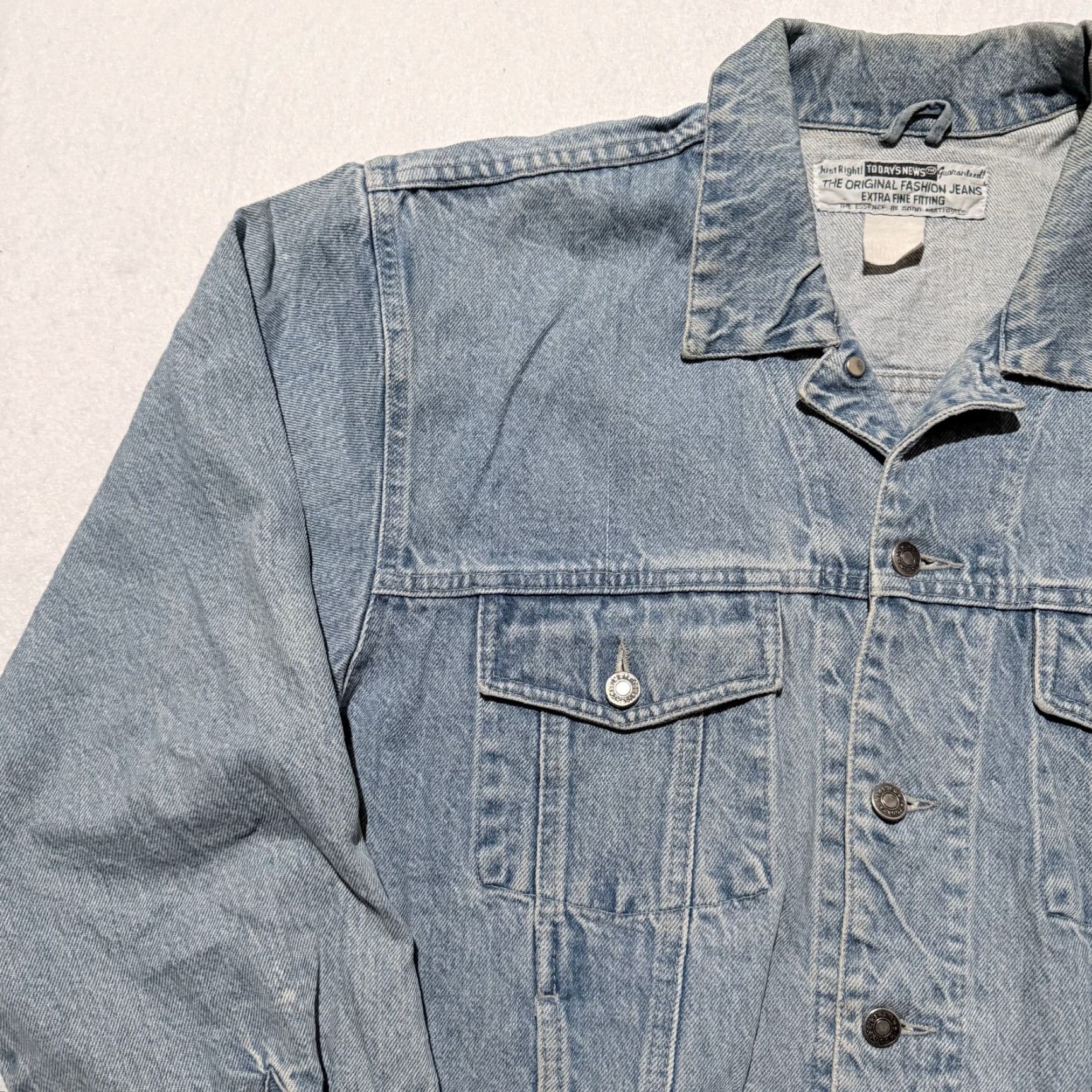 Etro Vintage Today's News Trucker Jacket Men Blue Light Wash Denim Retro Classic Jacket Size US L / EU 52-54 / 3 - 3 Thumbnail