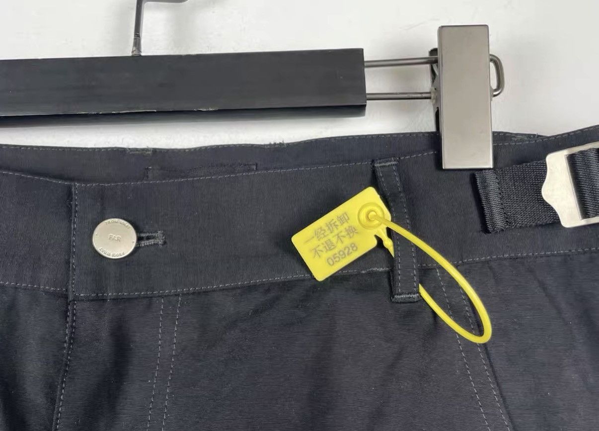 FAR FROM WHAT Far Archive Zip Detail Multi-Pocket Wide-Leg Cargo Pants J31 Size US 32 / EU 48 - 5 Thumbnail